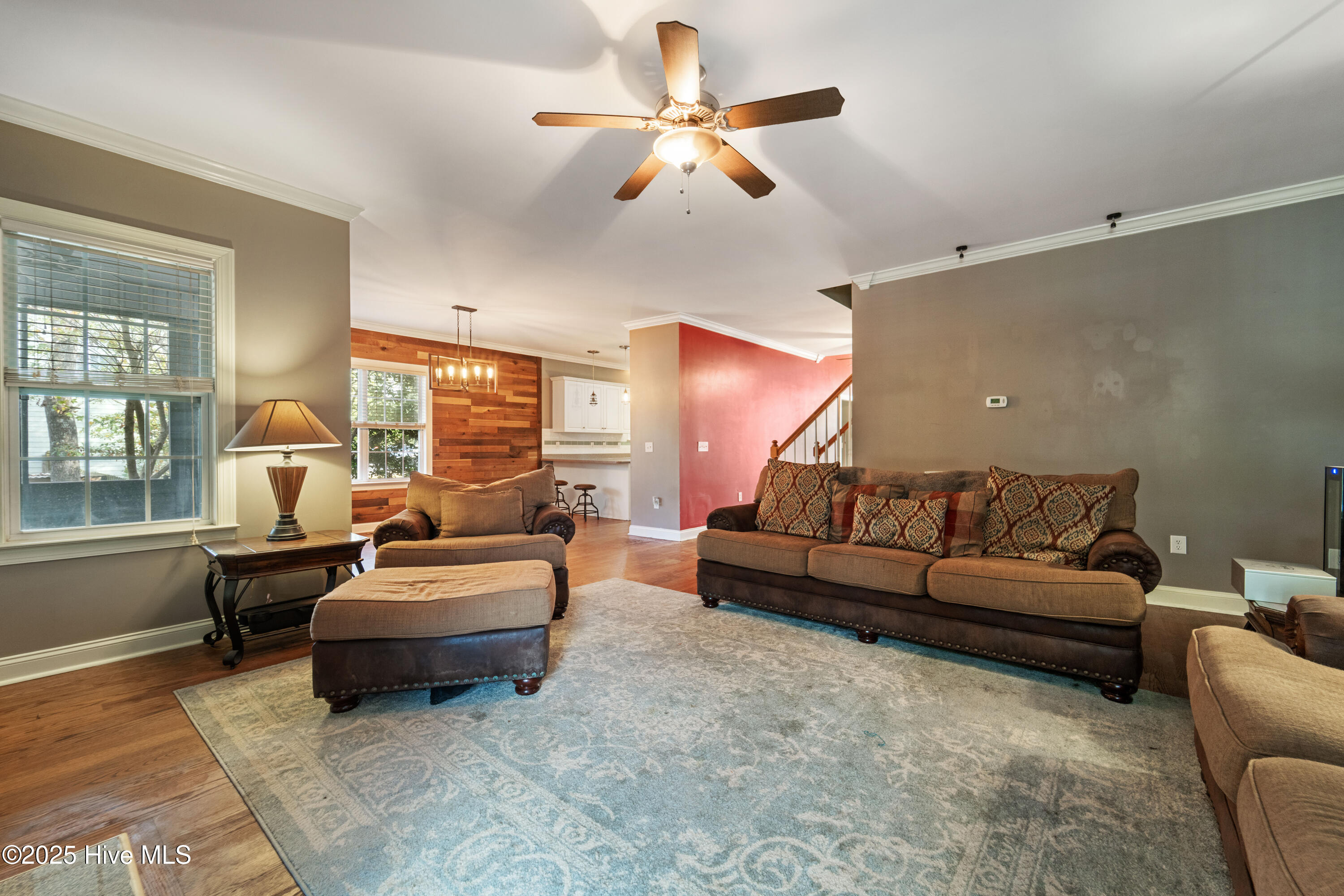 100544127 | Photo 33