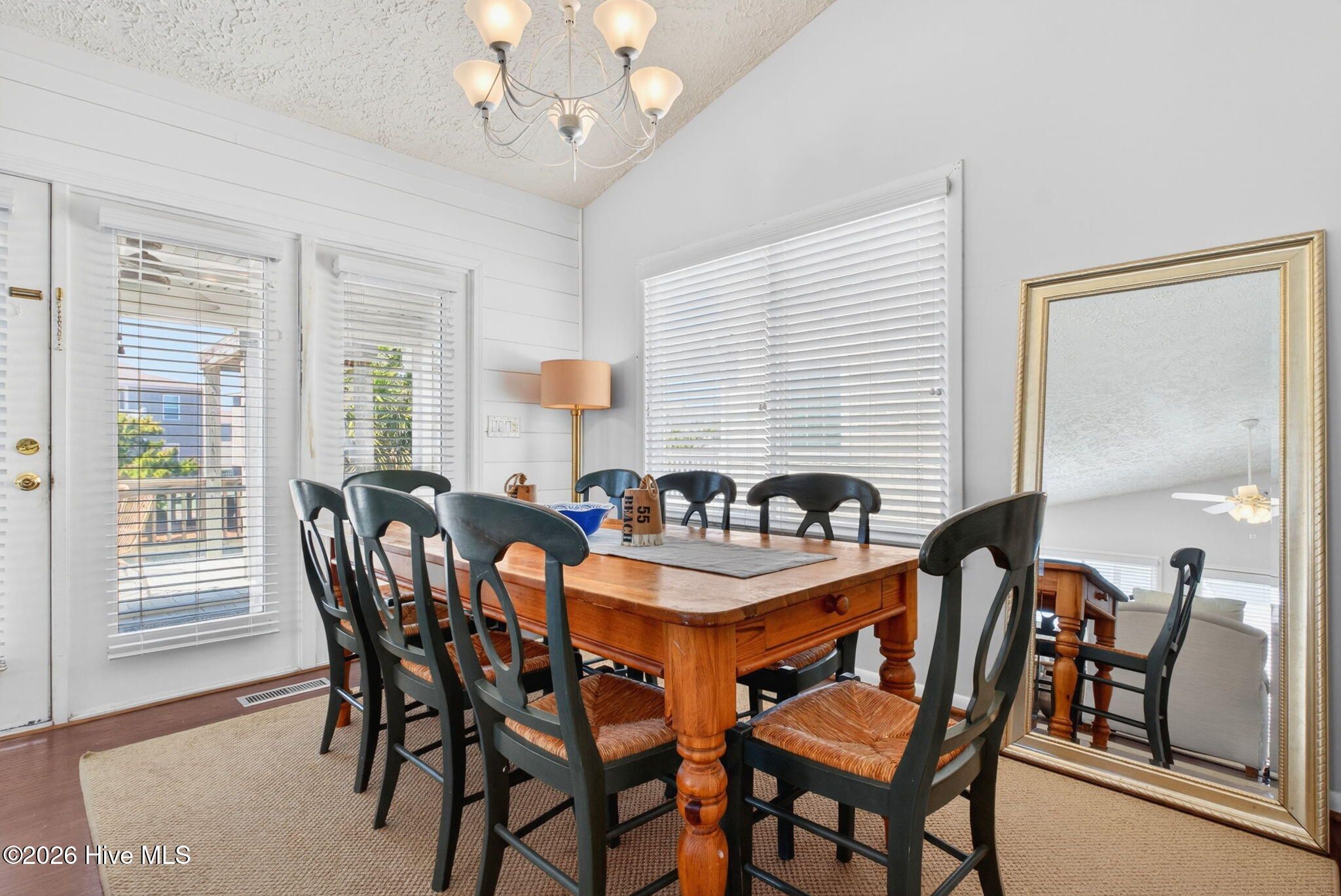 100566511 | Photo 22