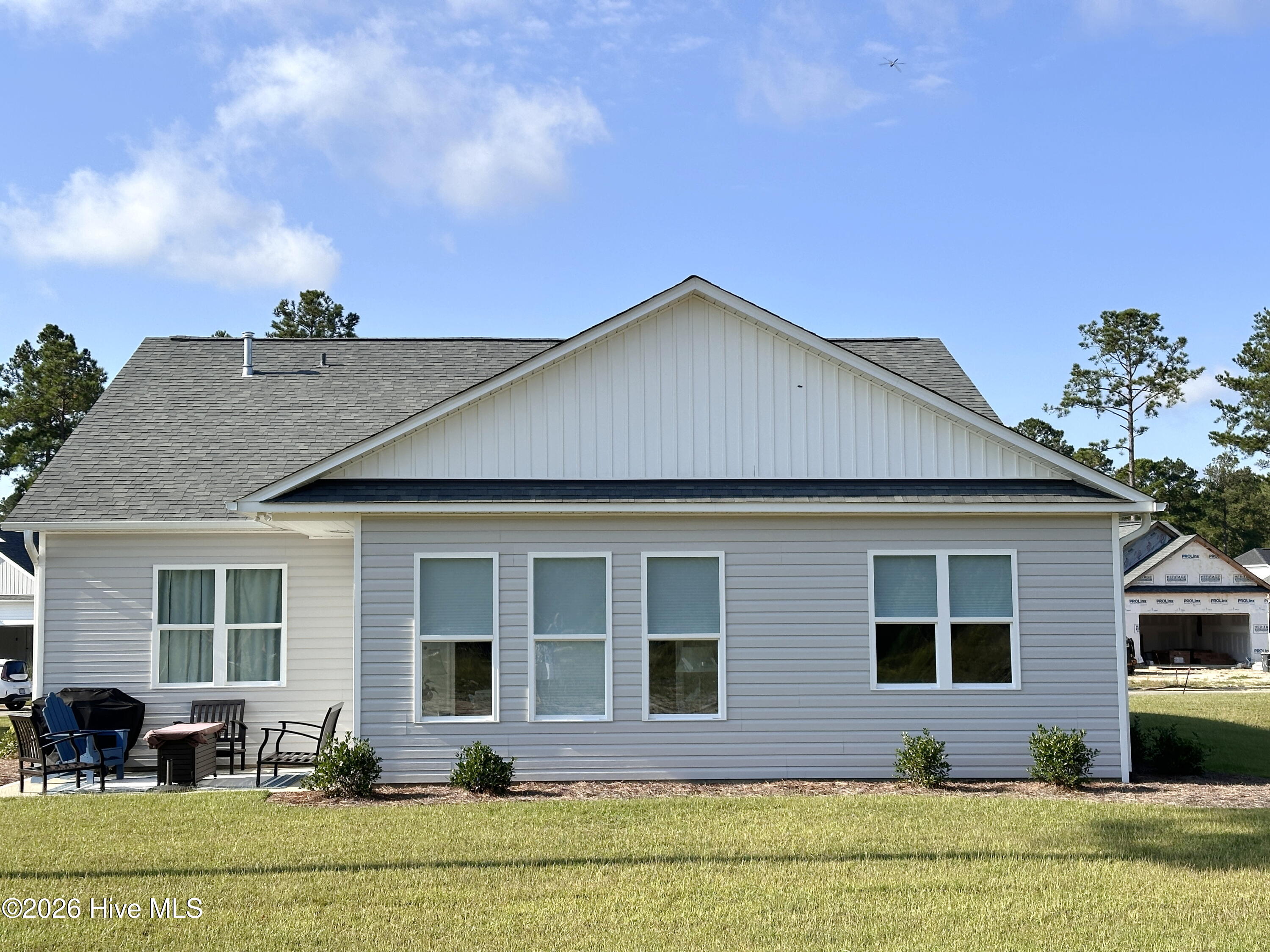 100548790 | Photo 33