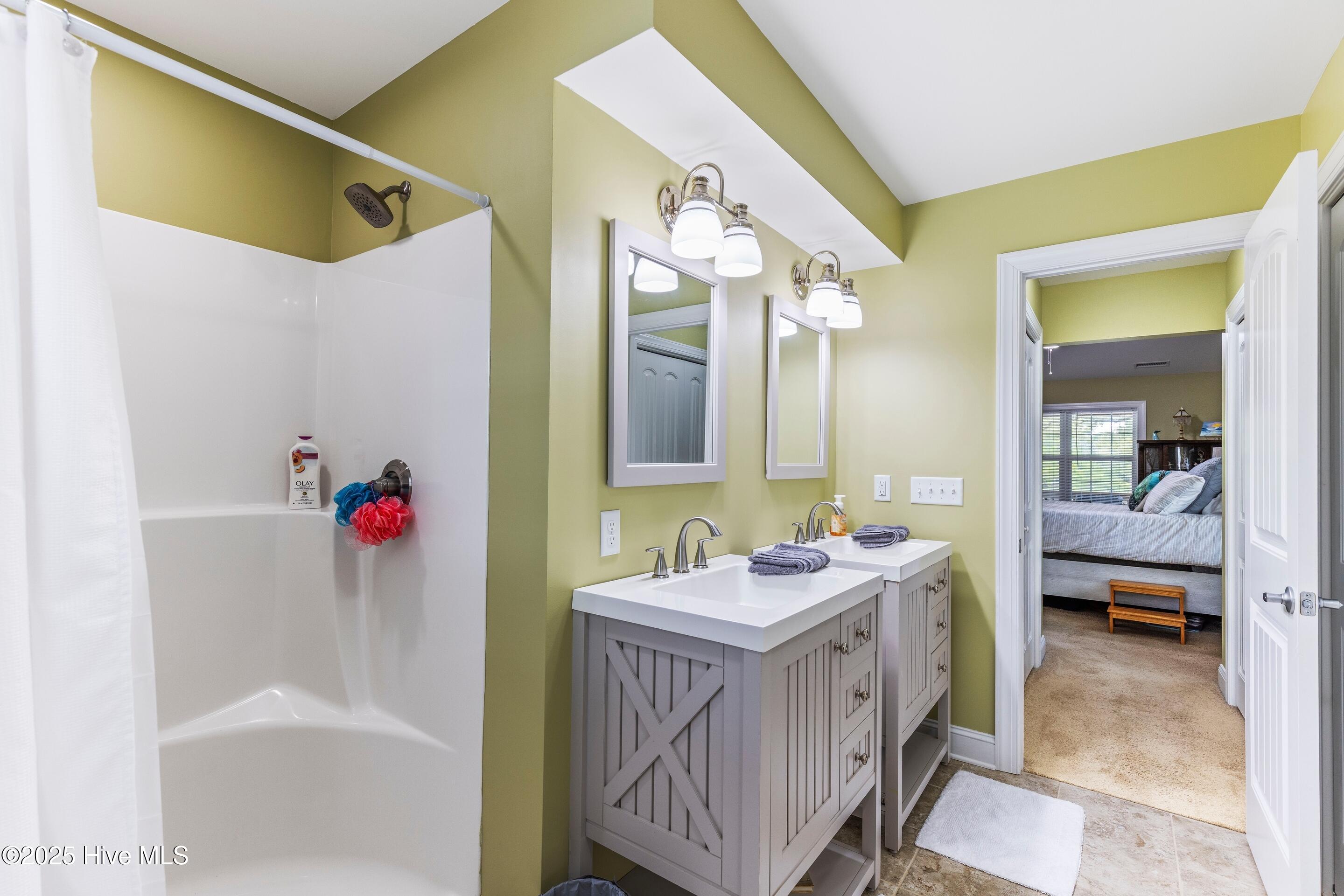 100526521 | Photo 30