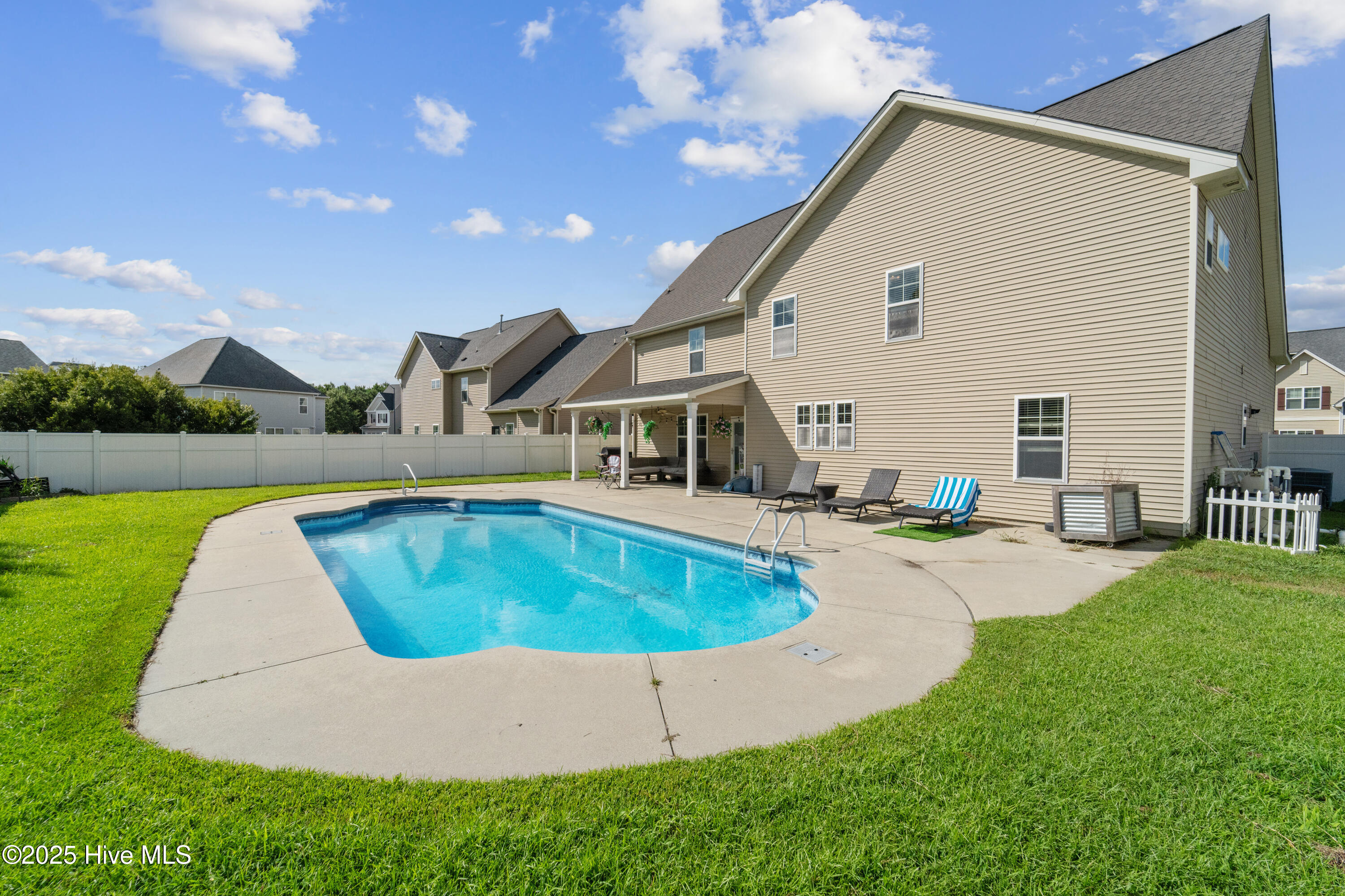 100516932 | Photo 70