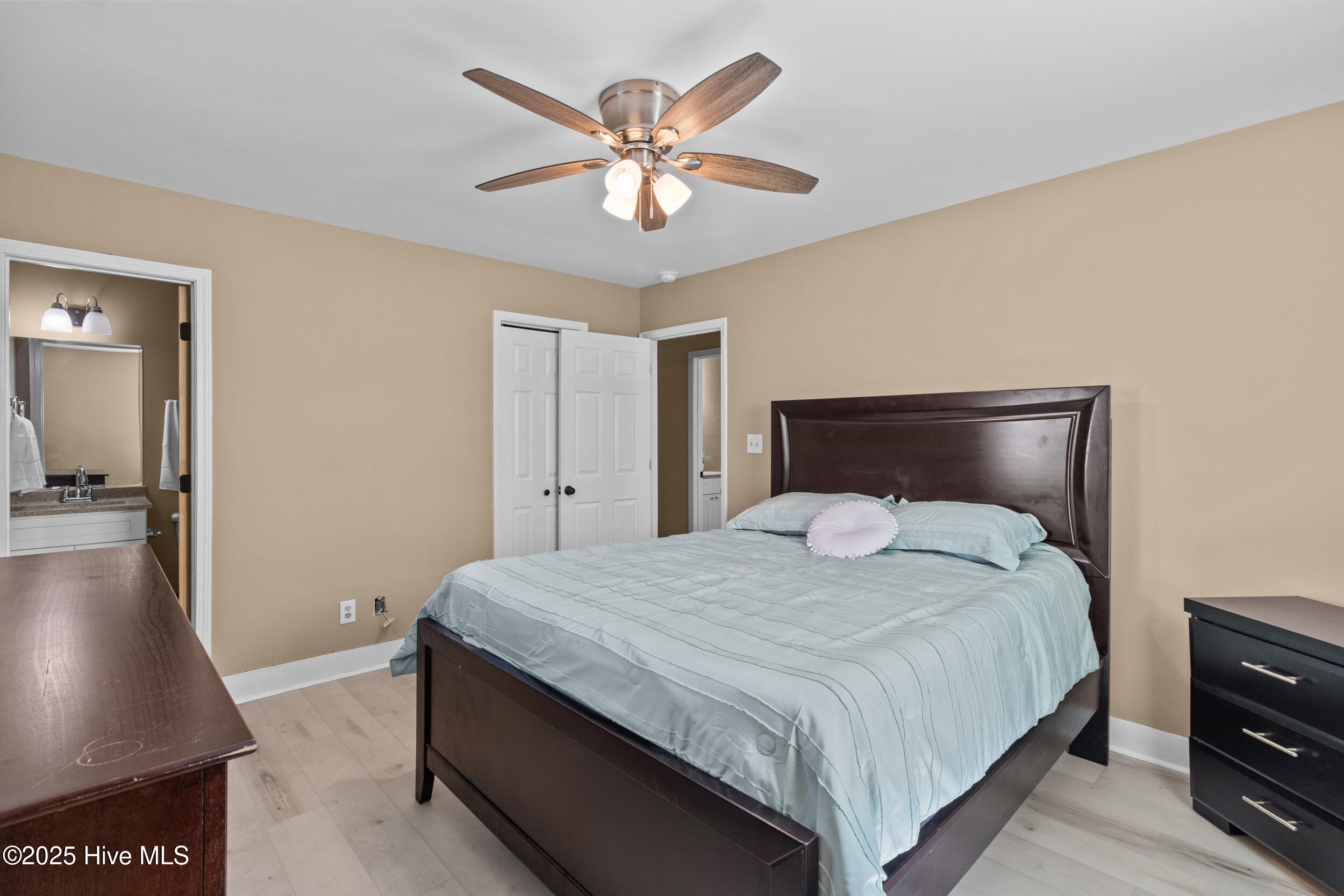 100504215 | Photo 21