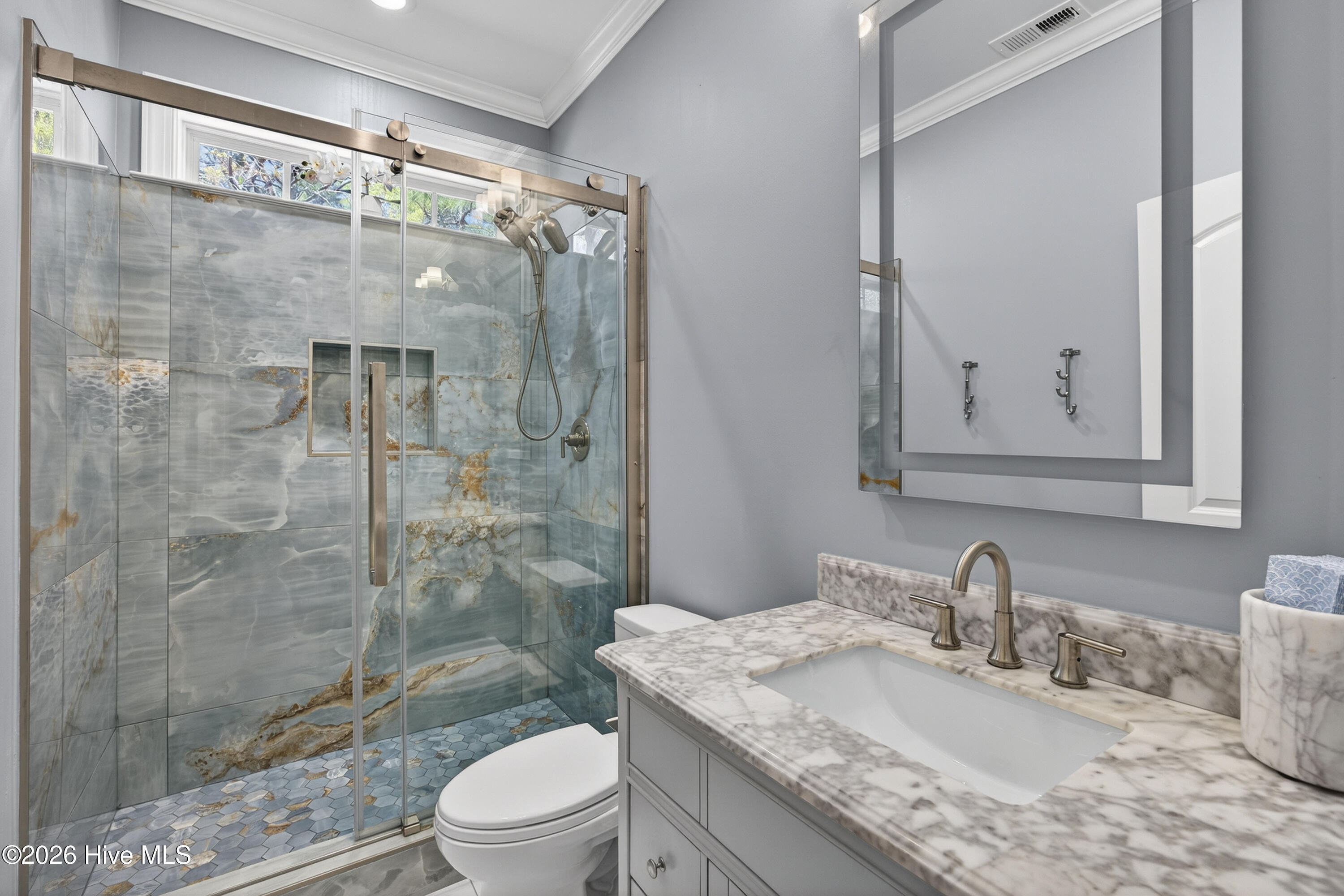 100564665 | Photo 32