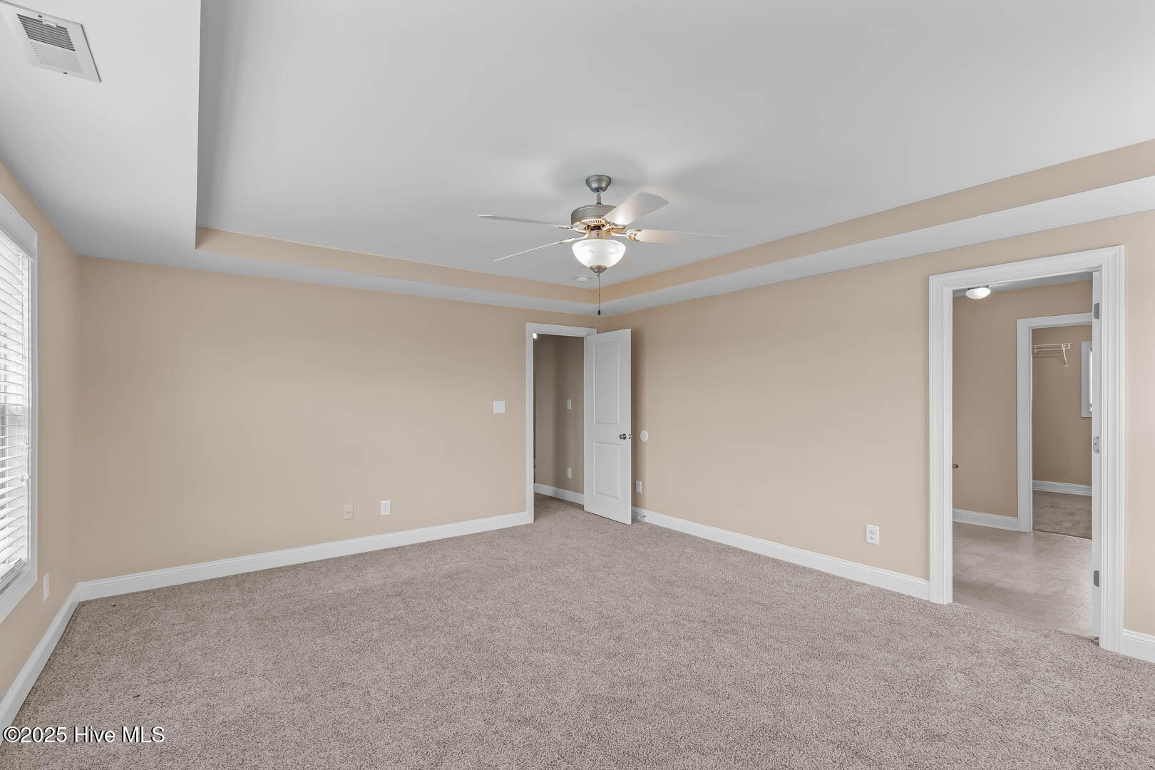 100532827 | Photo 45