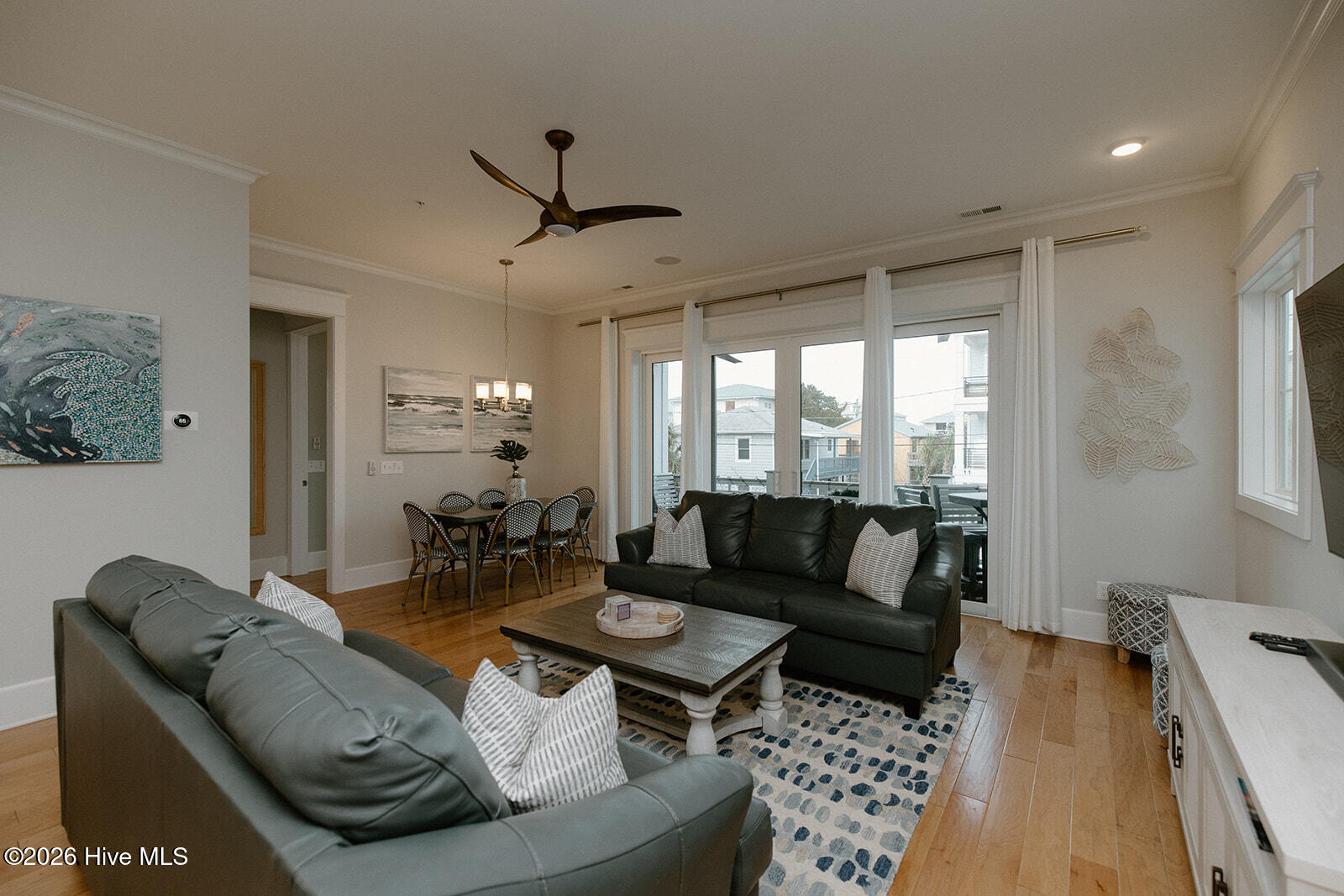 100550346 | Photo 13