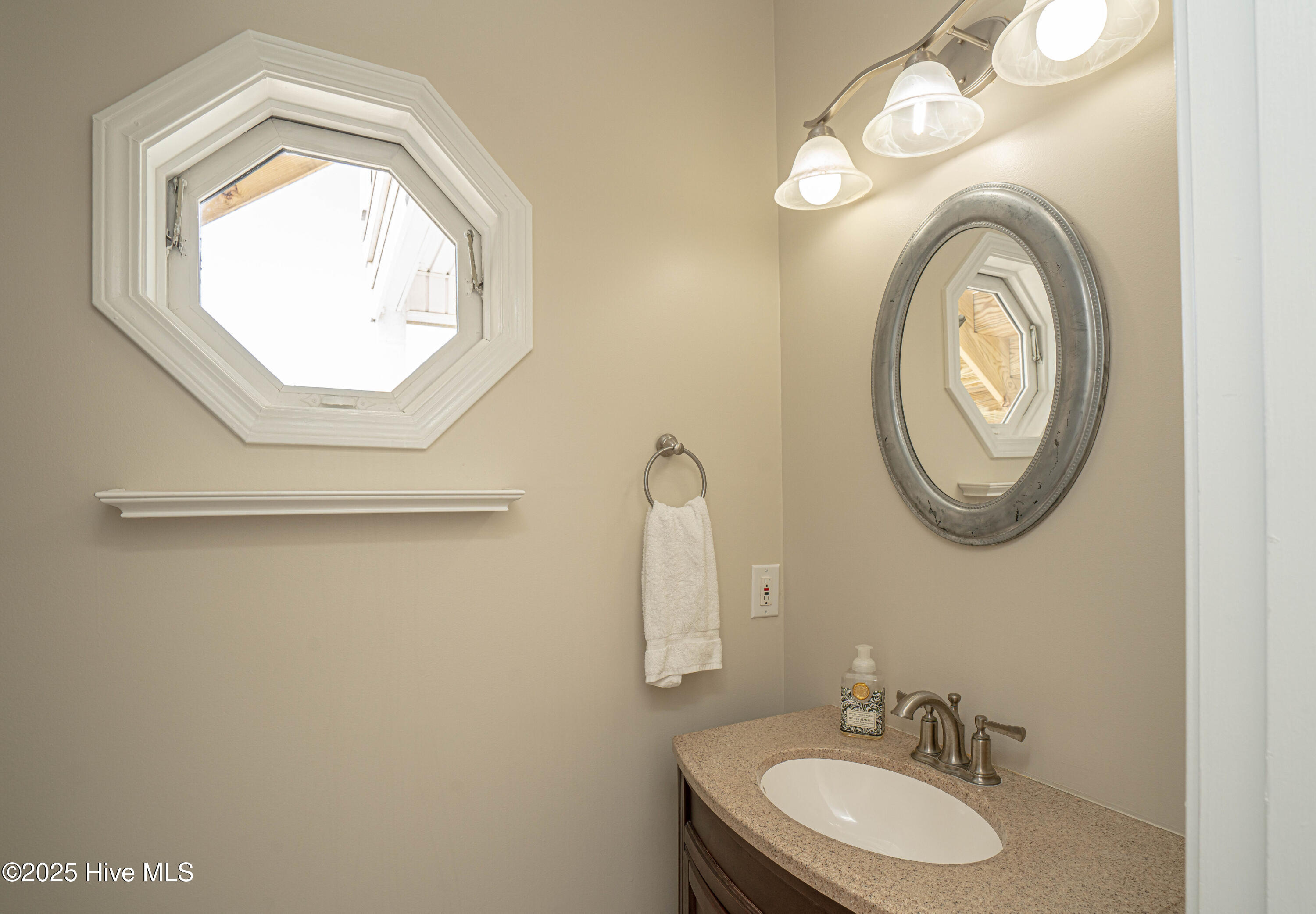 100539099 | Photo 45