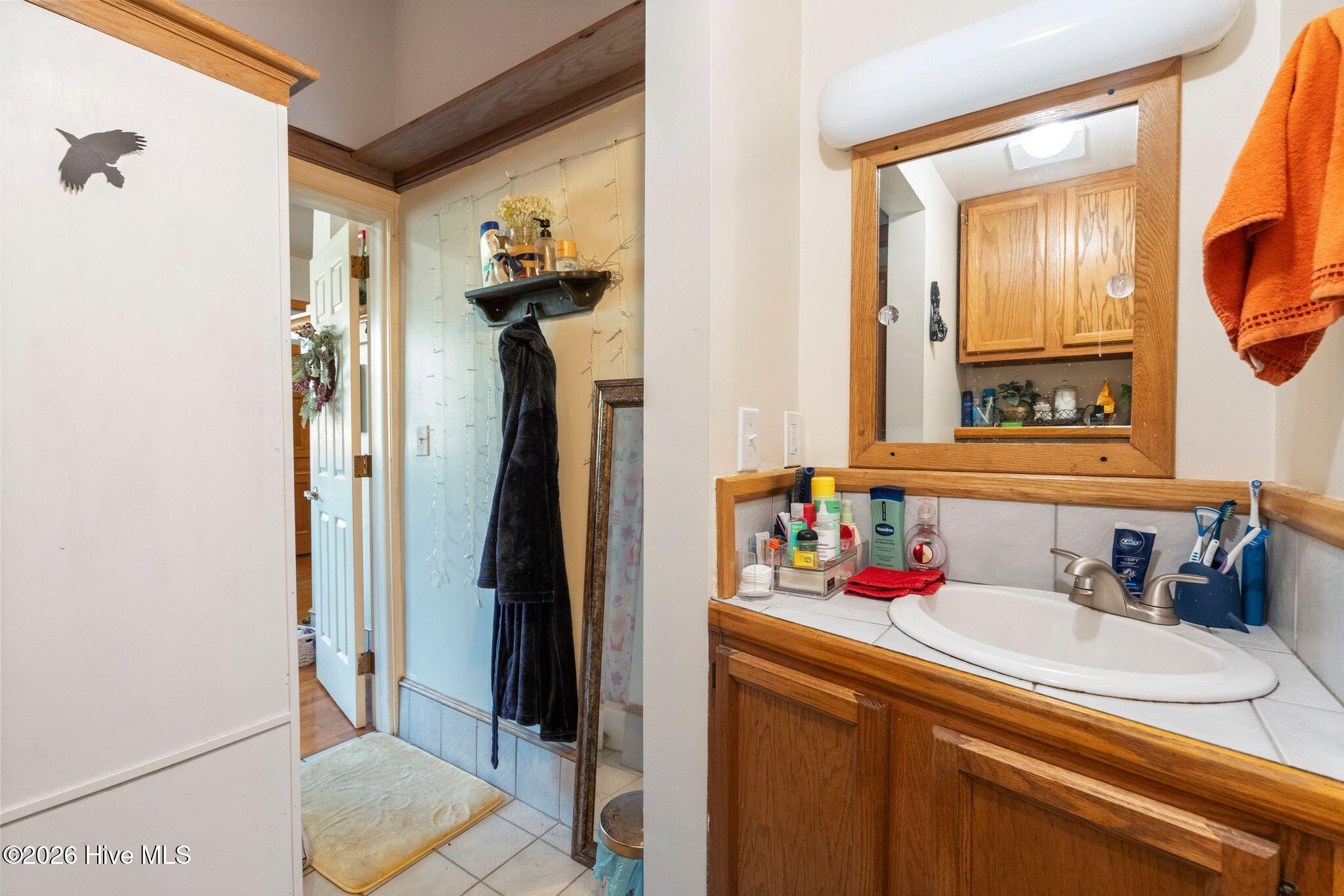 100570327 | Photo 25