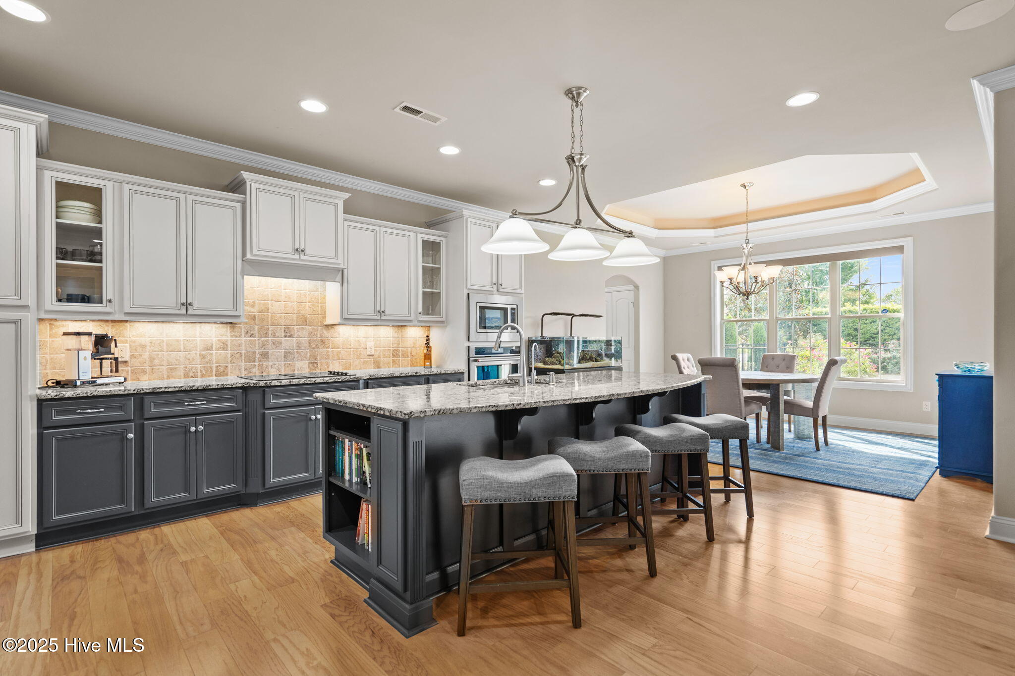 100530735 | Photo 15