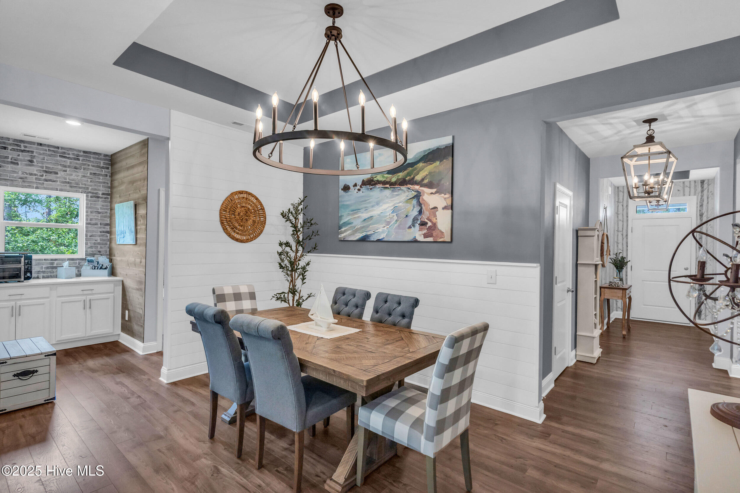 100510048 | Photo 10