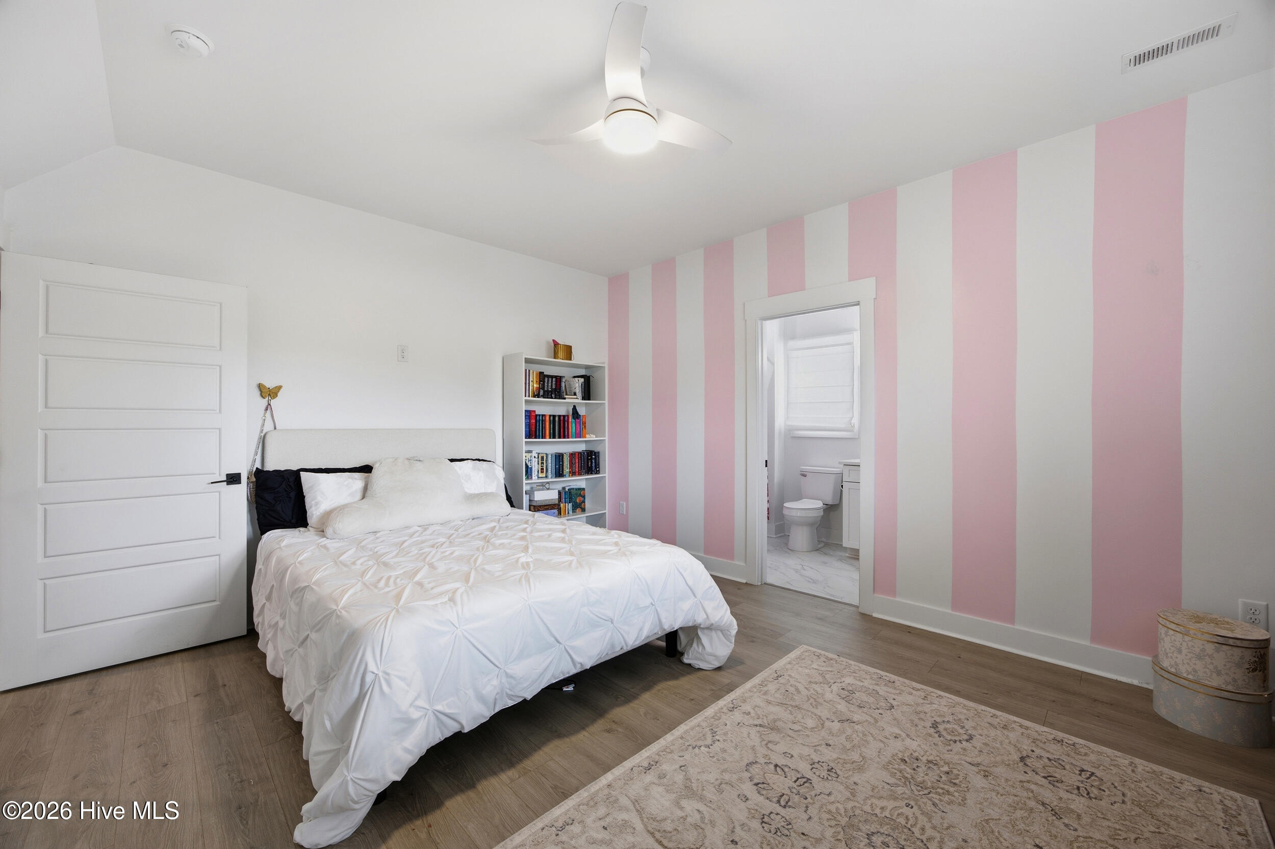 100558595 | Photo 42