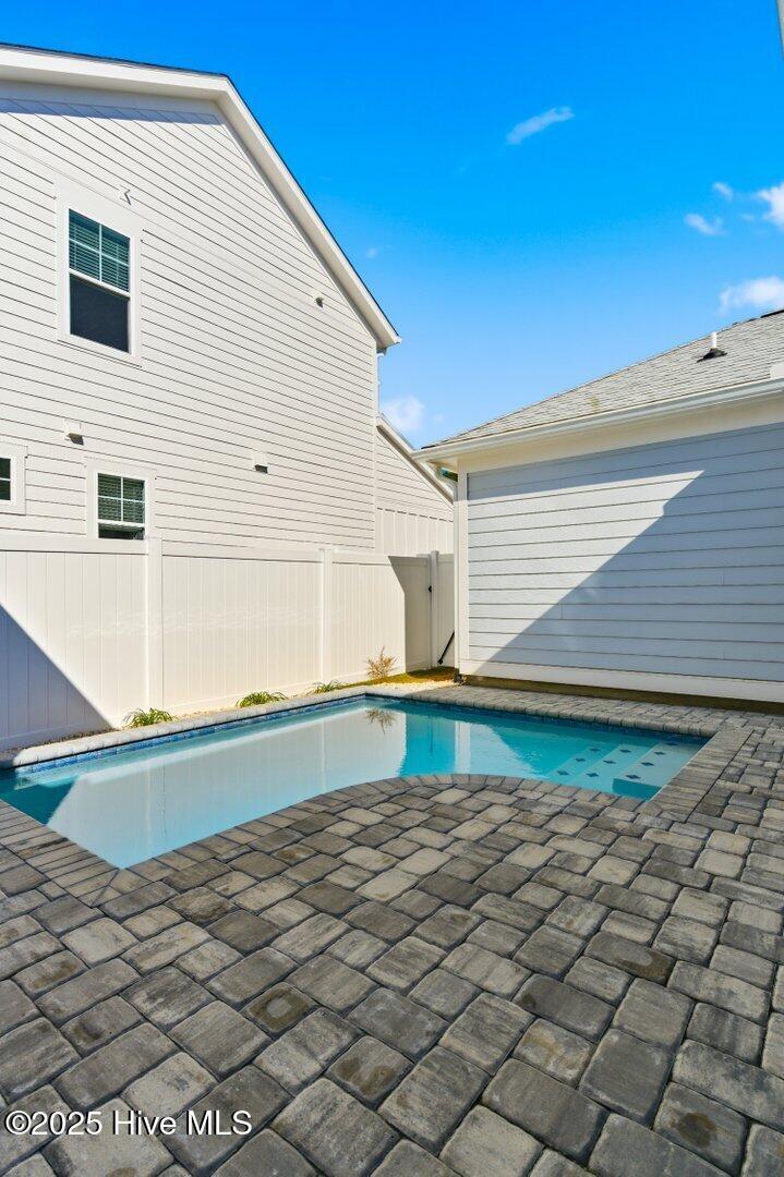 100543615 | Photo 34