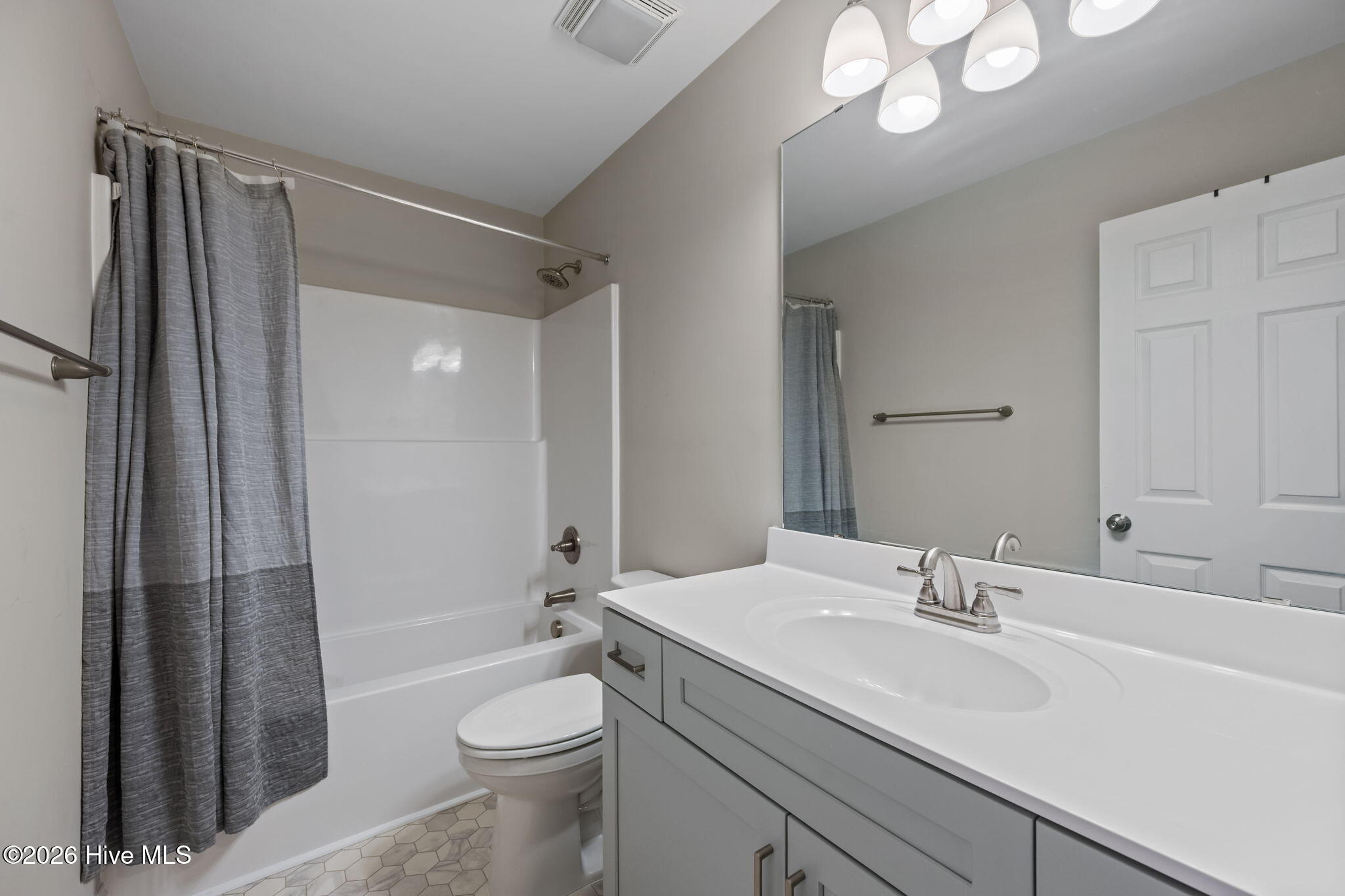 100560857 | Photo 29