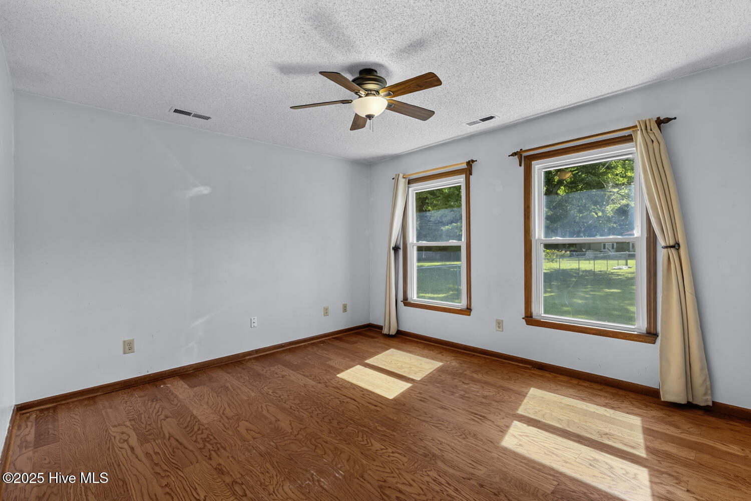 100532865 | Photo 18