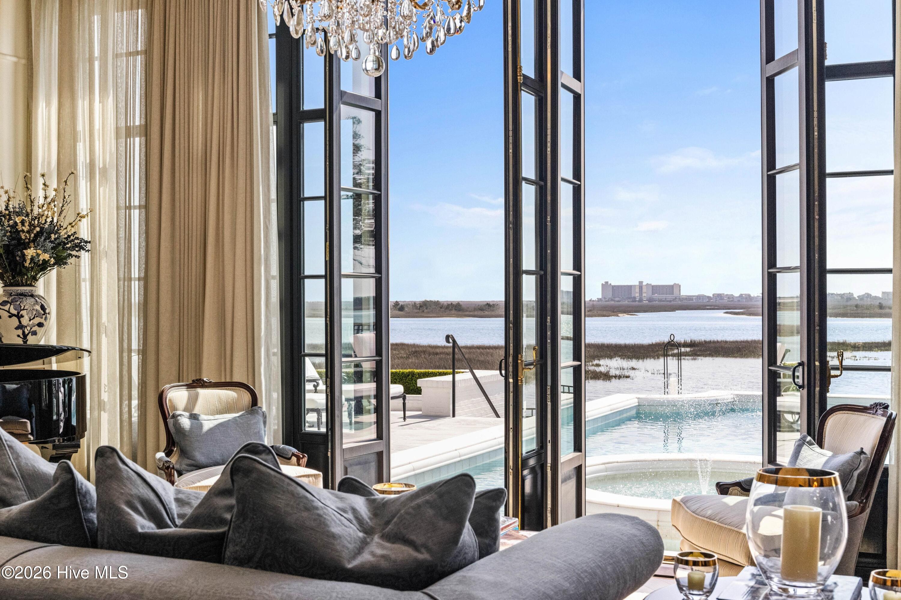 100569177 | Photo 18