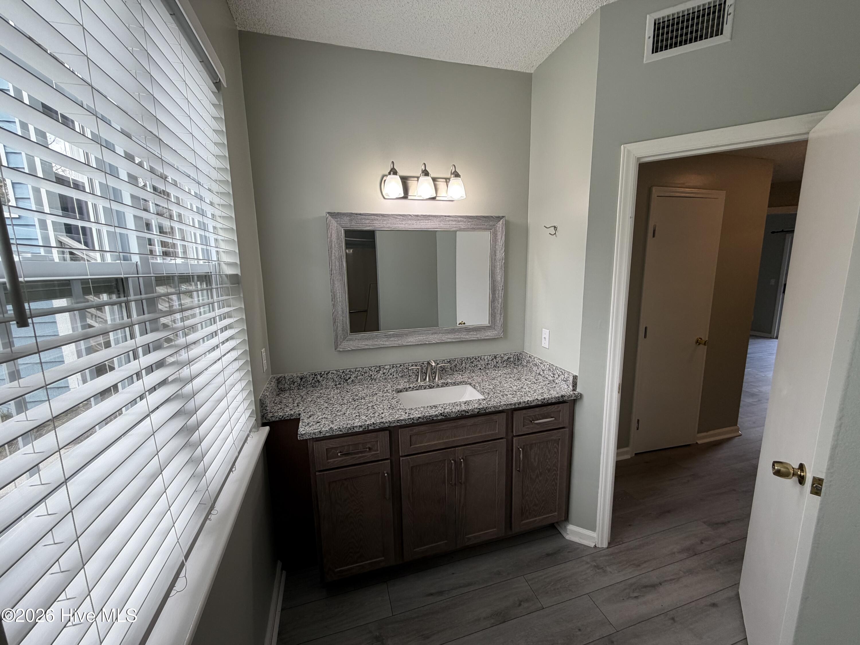 100557898 | Photo 18