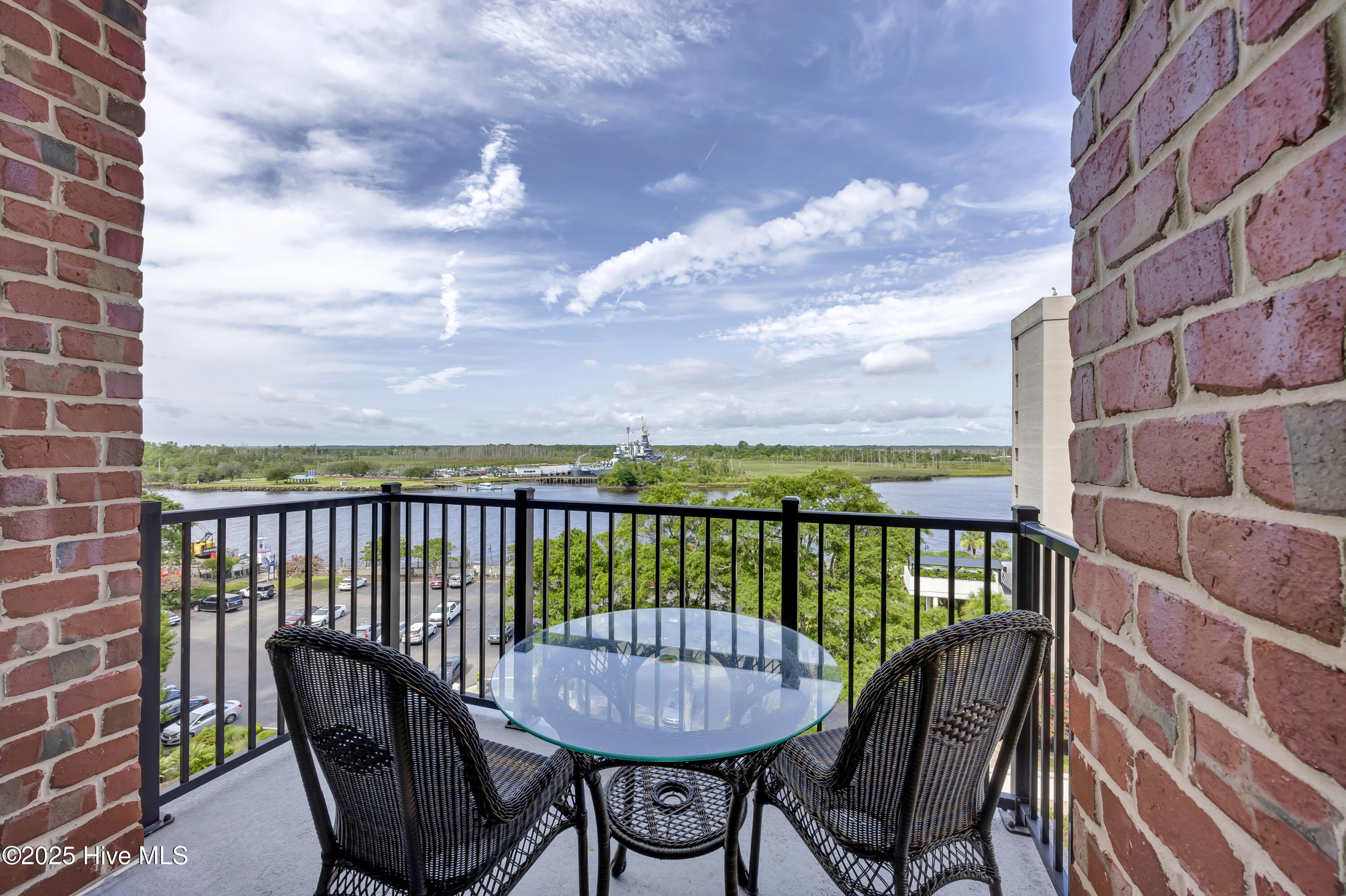 100556098 | Photo 18