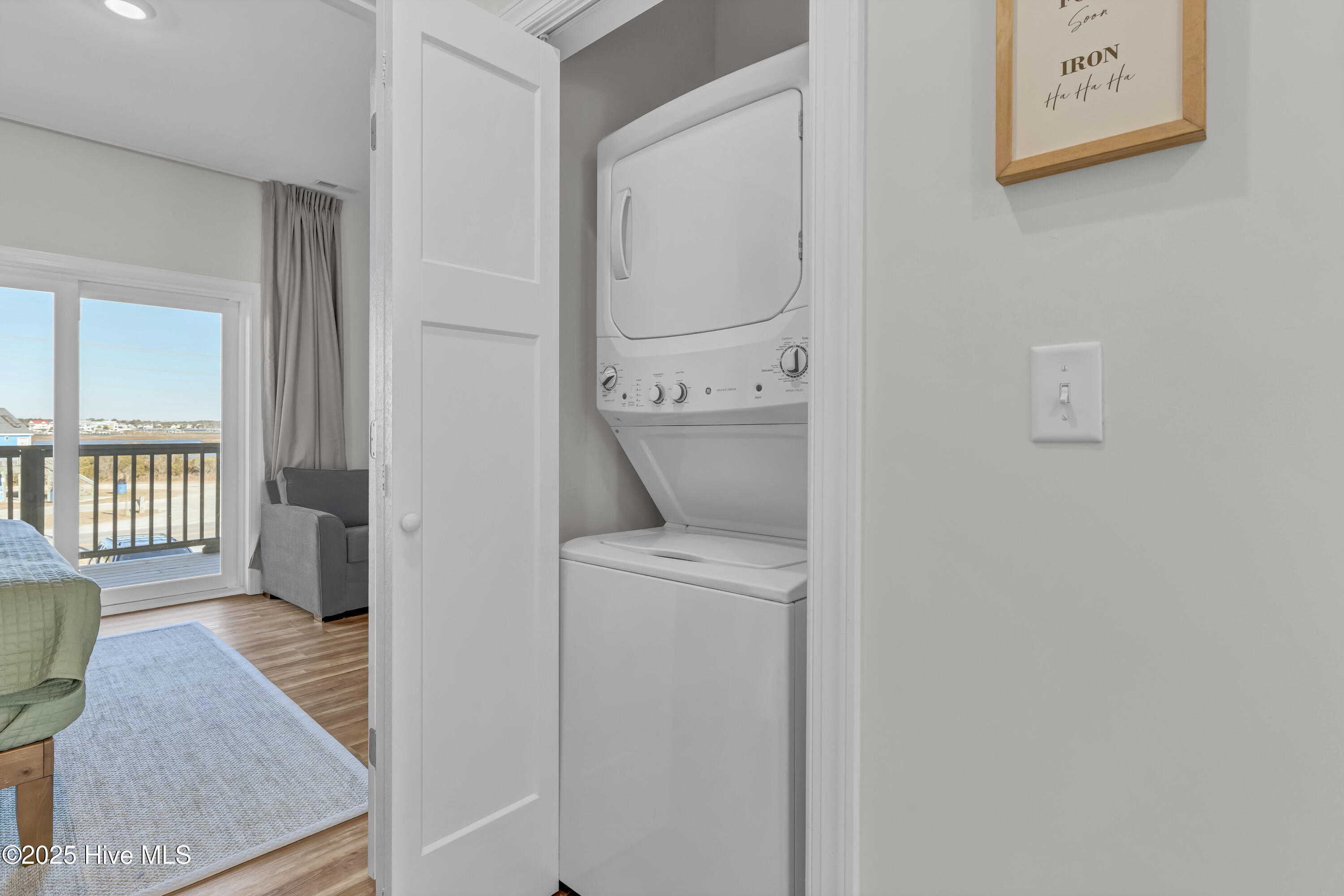 100485325 | Photo 16