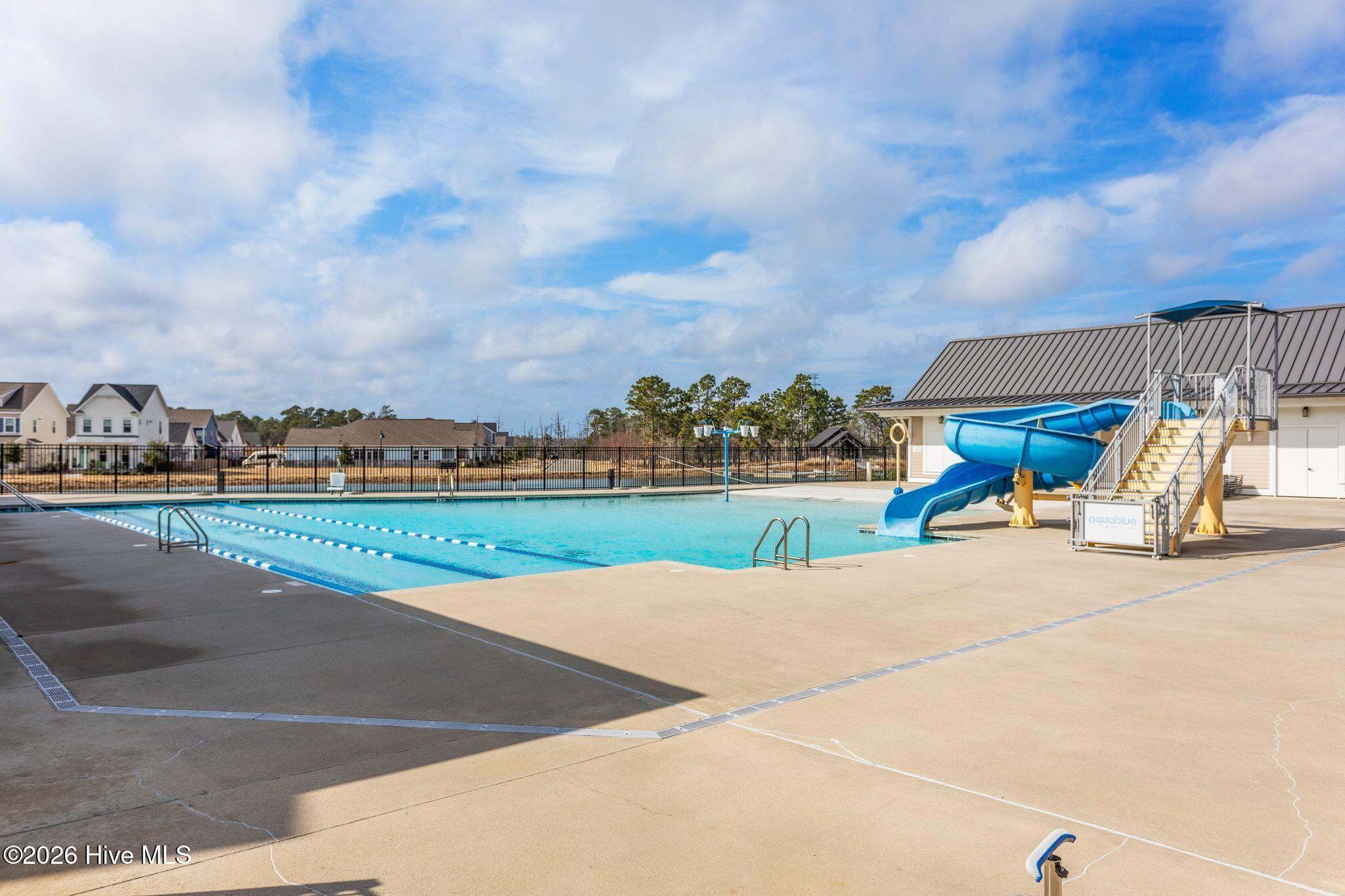 100565935 | Photo 44