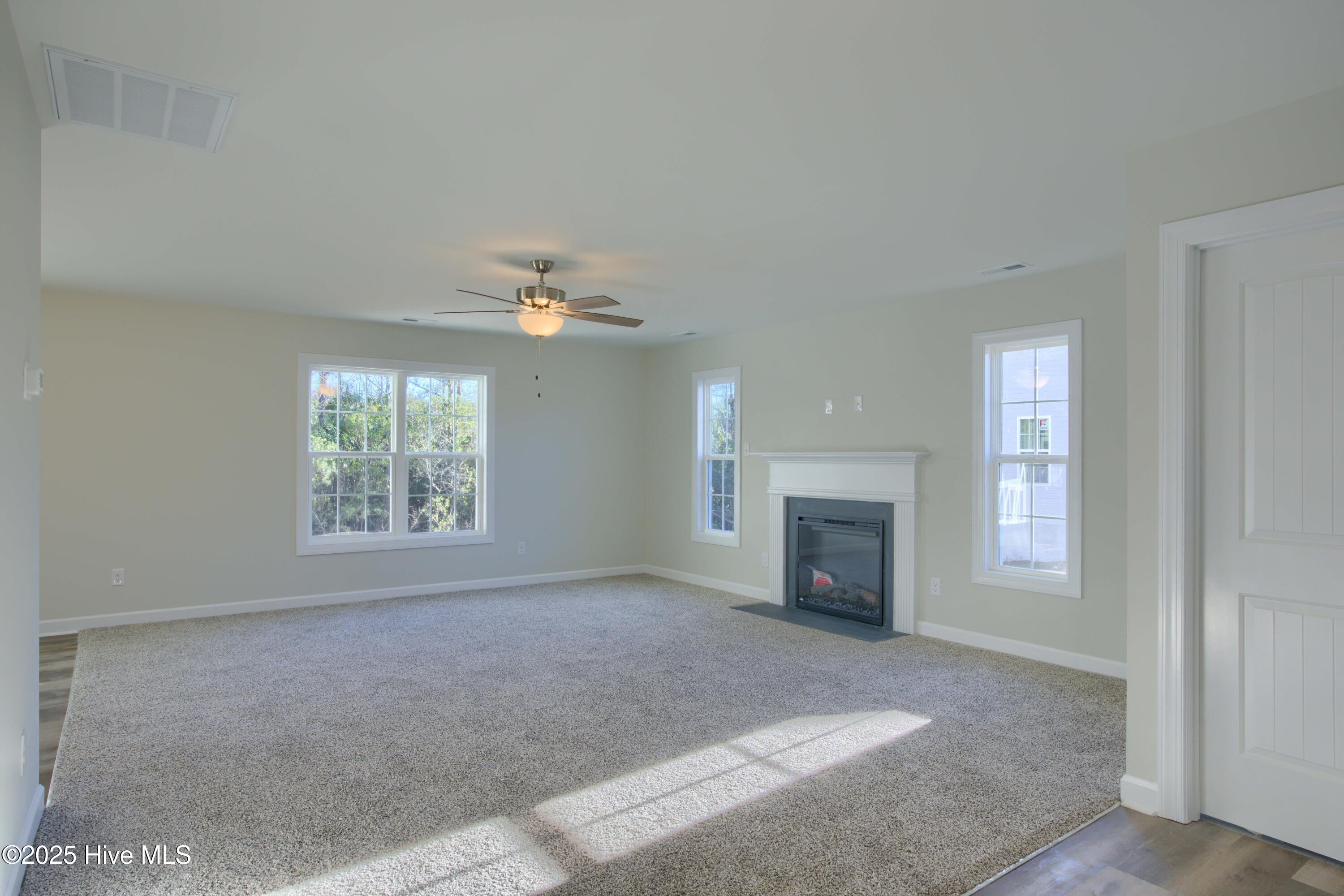 100527048 | Photo 10