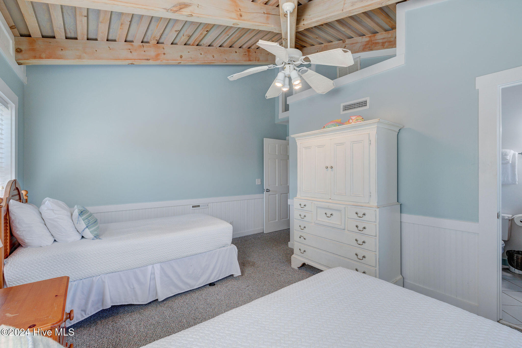 100526759 | Photo 25