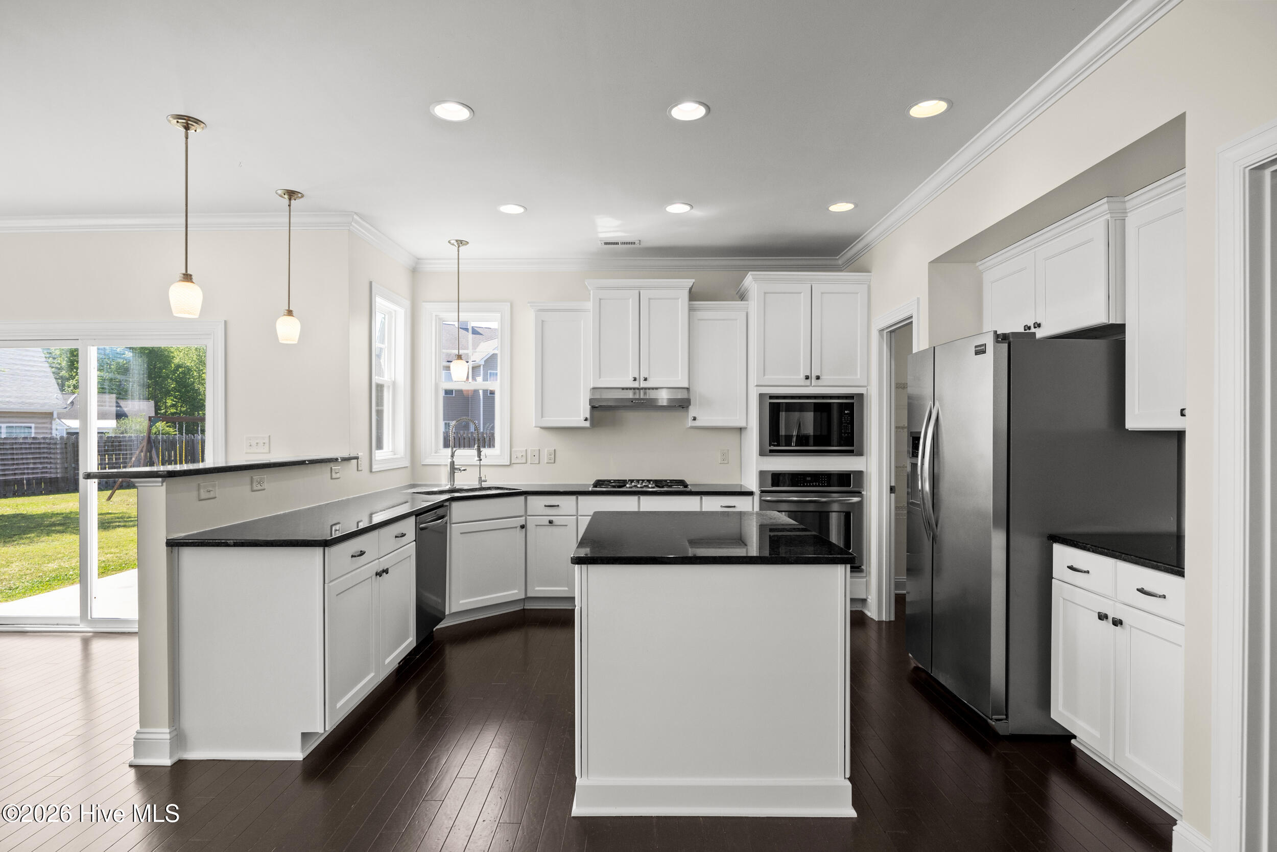 100568241 | Photo 22