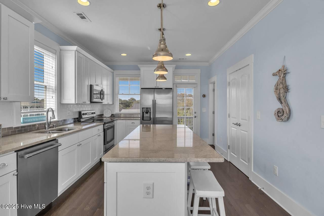 100543948 | Photo 13