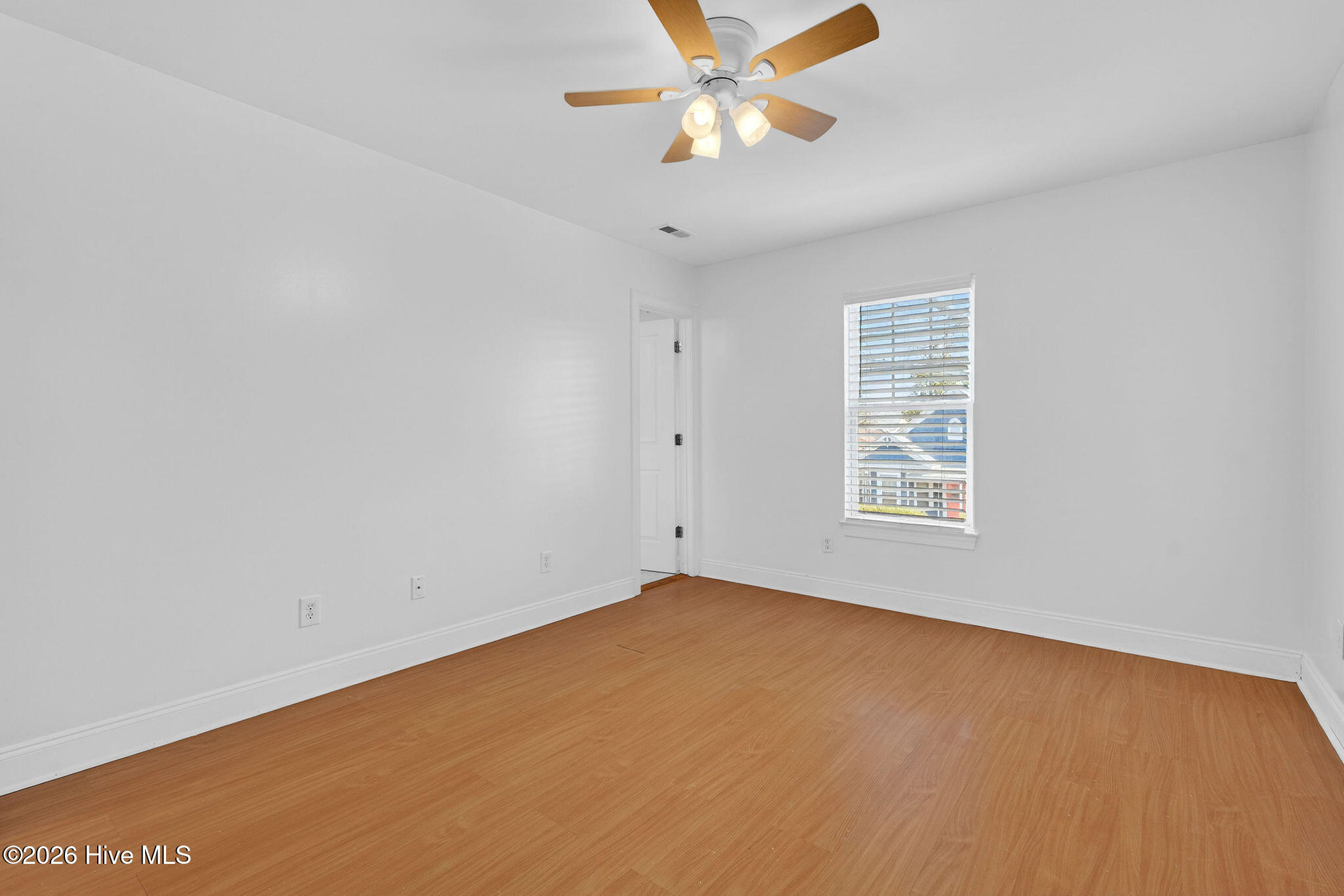 100550770 | Photo 25