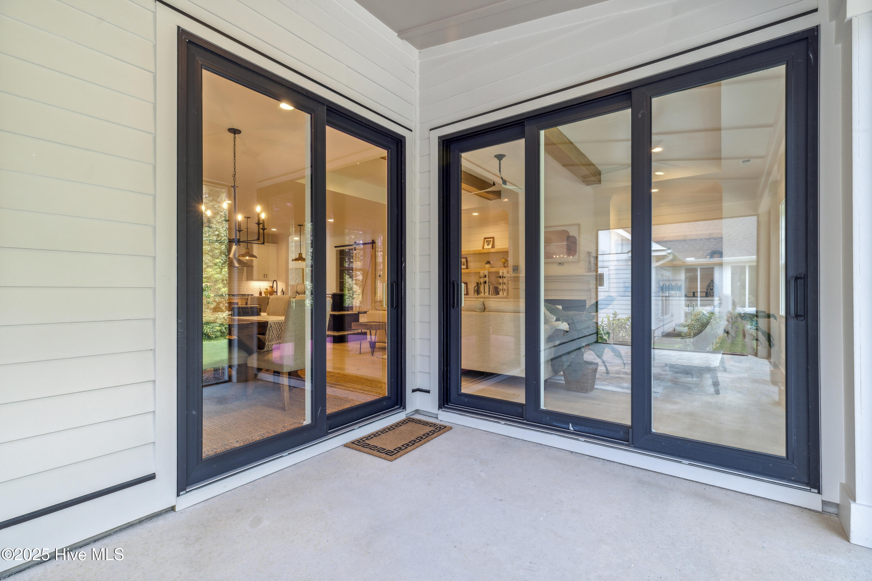 100523457 | Photo 69