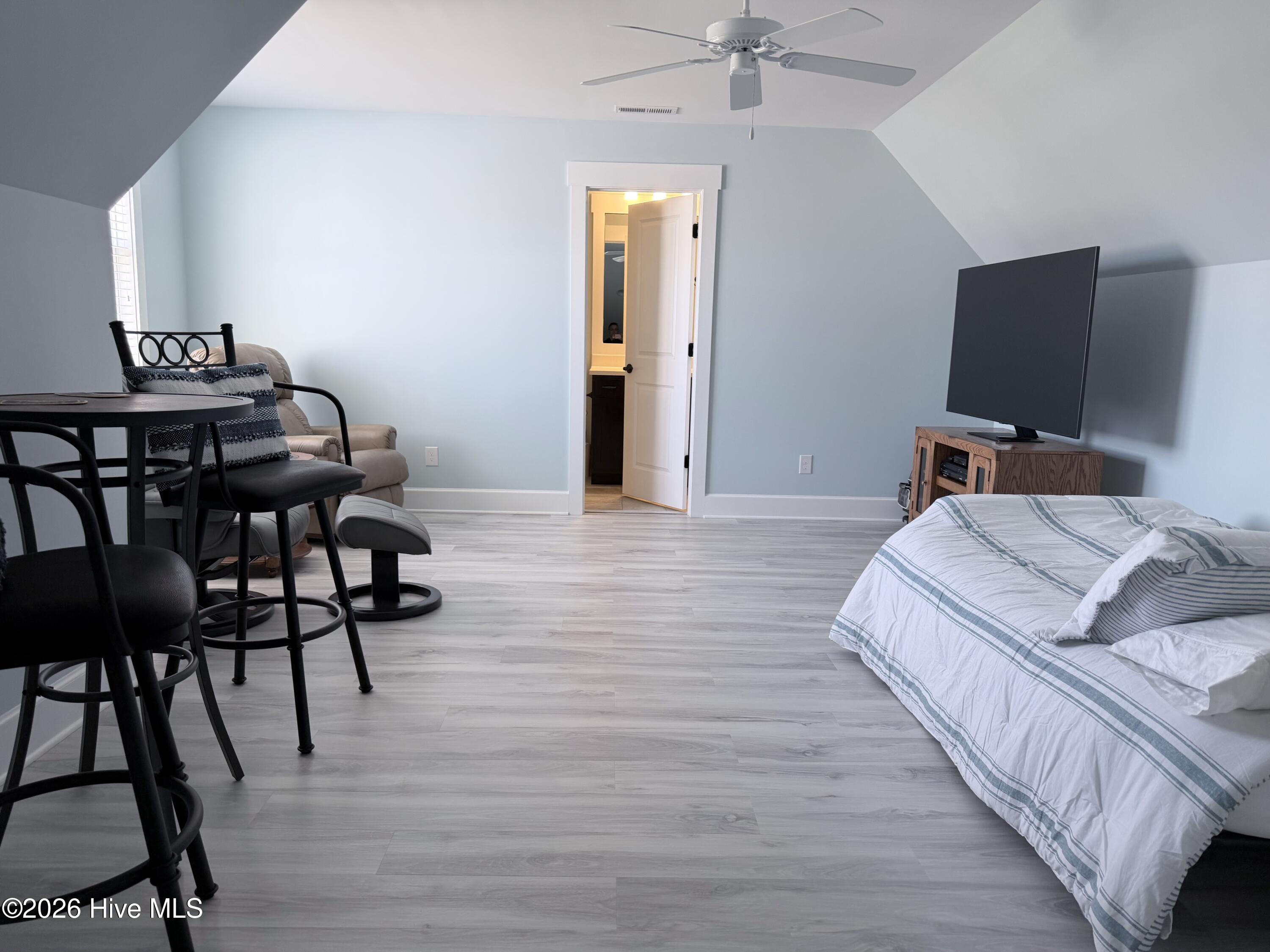 100563234 | Photo 31