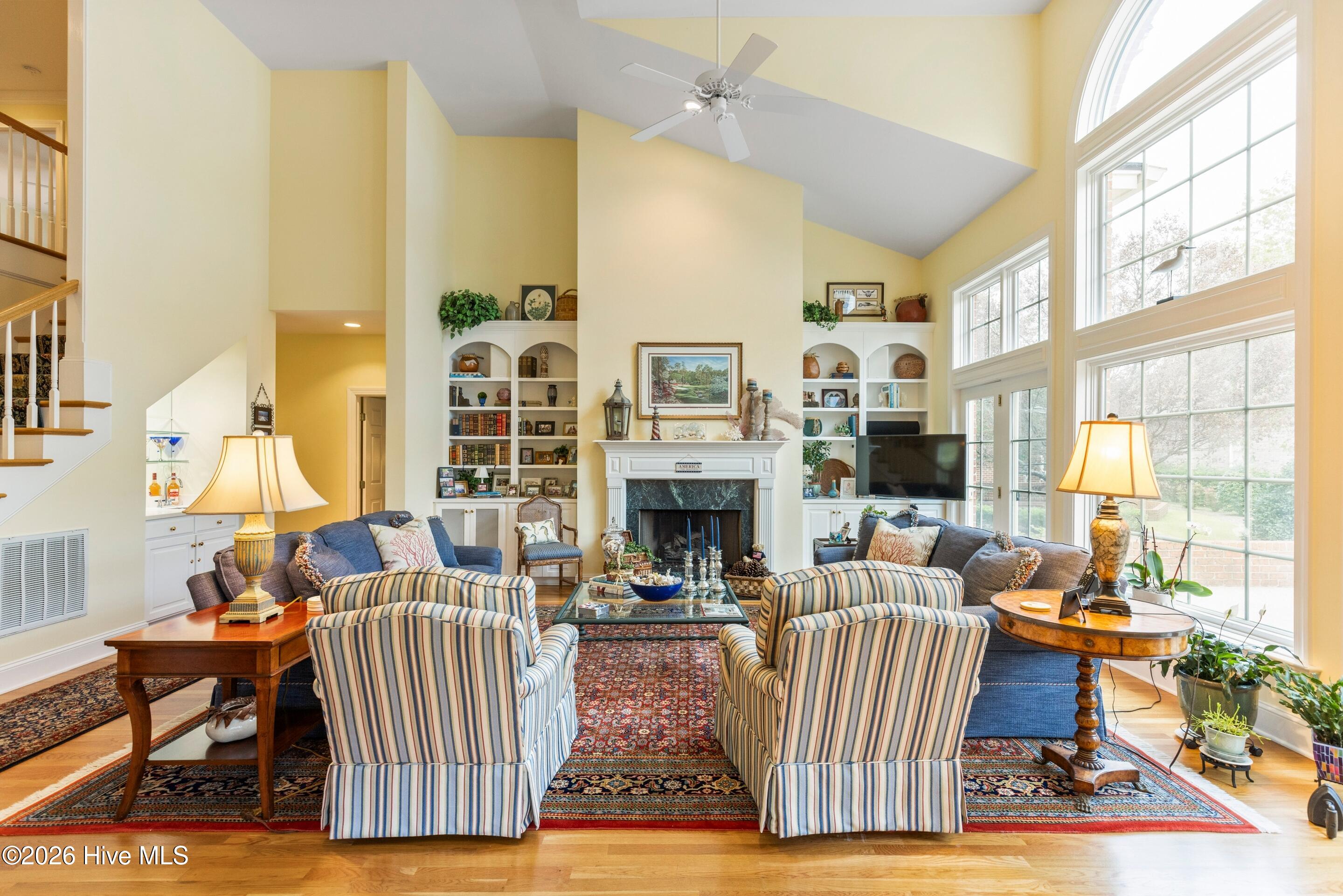 100562190 | Photo 23