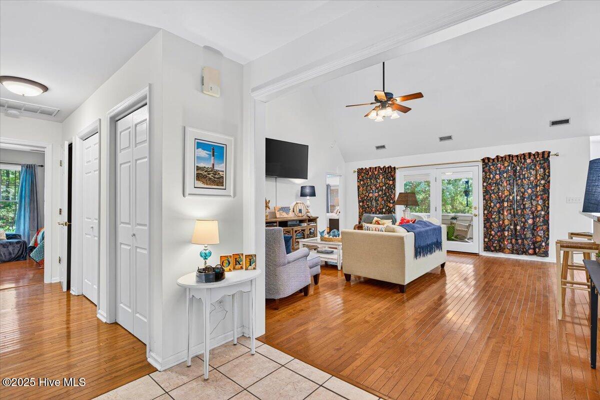 100518742 | Photo 10