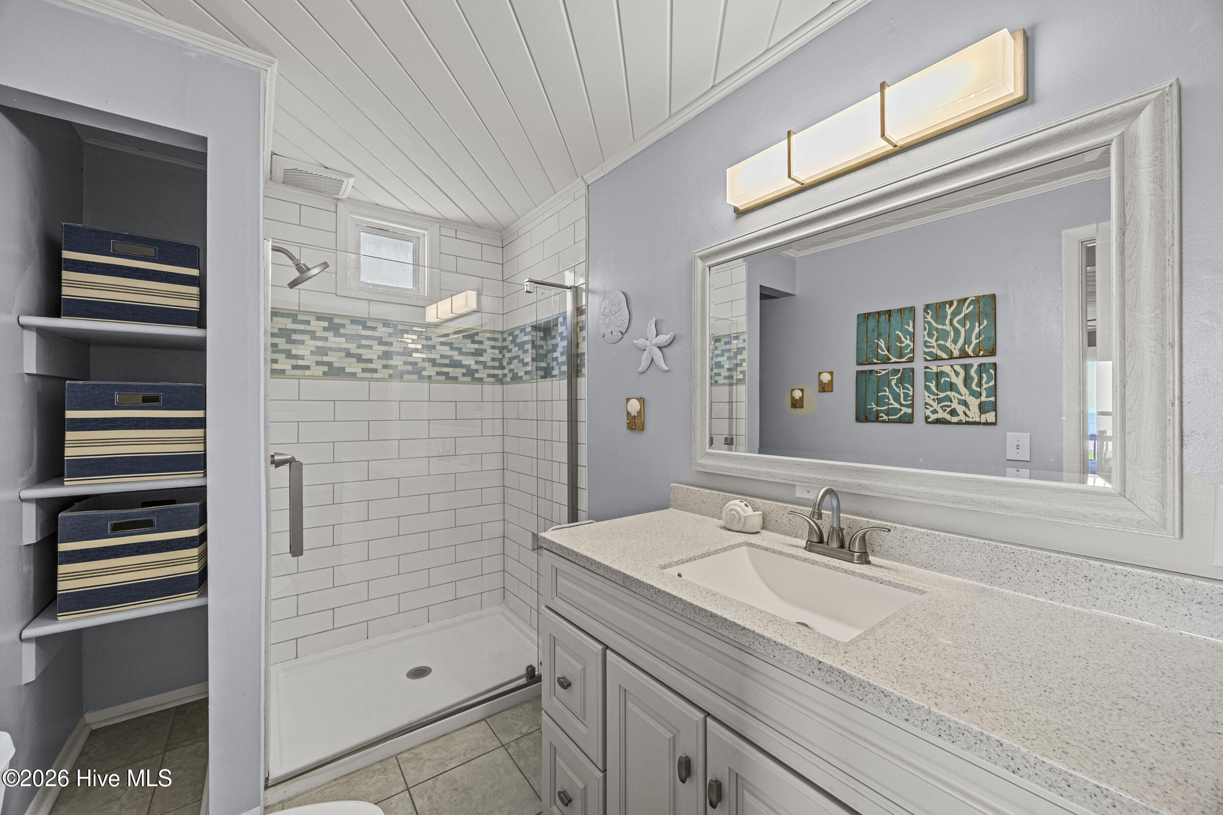 100568545 | Photo 15