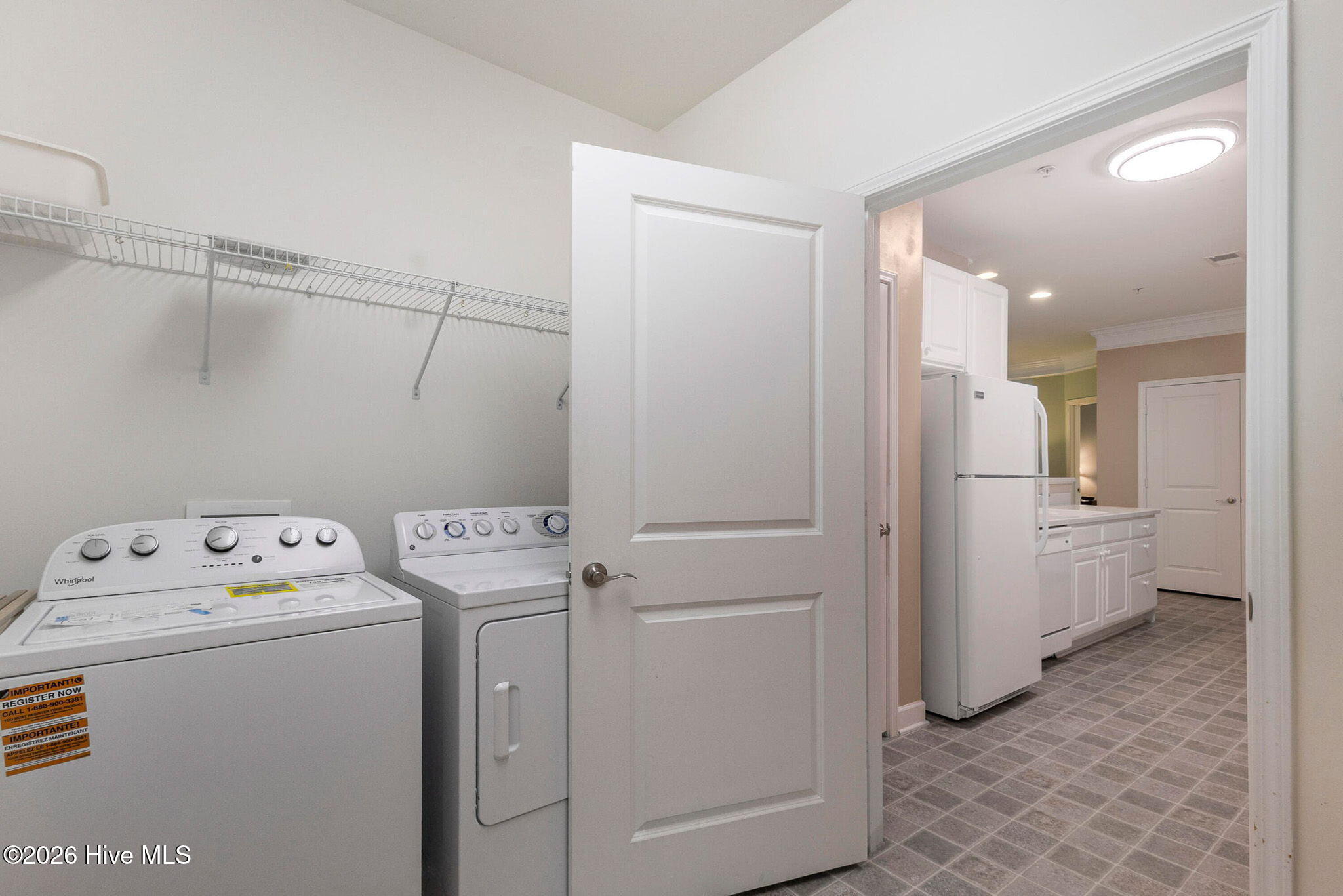 100548445 | Photo 10