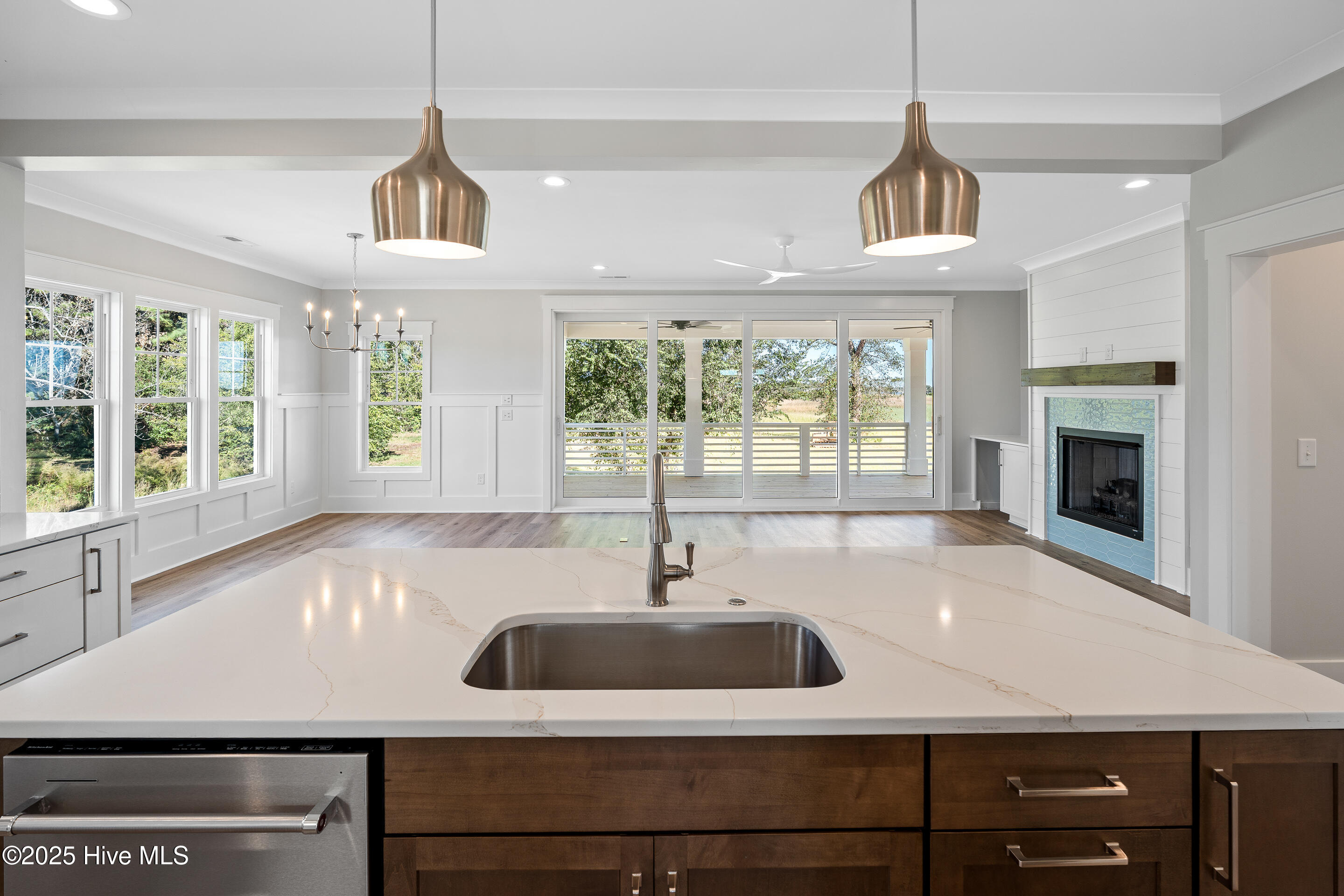 100557096 | Photo 26