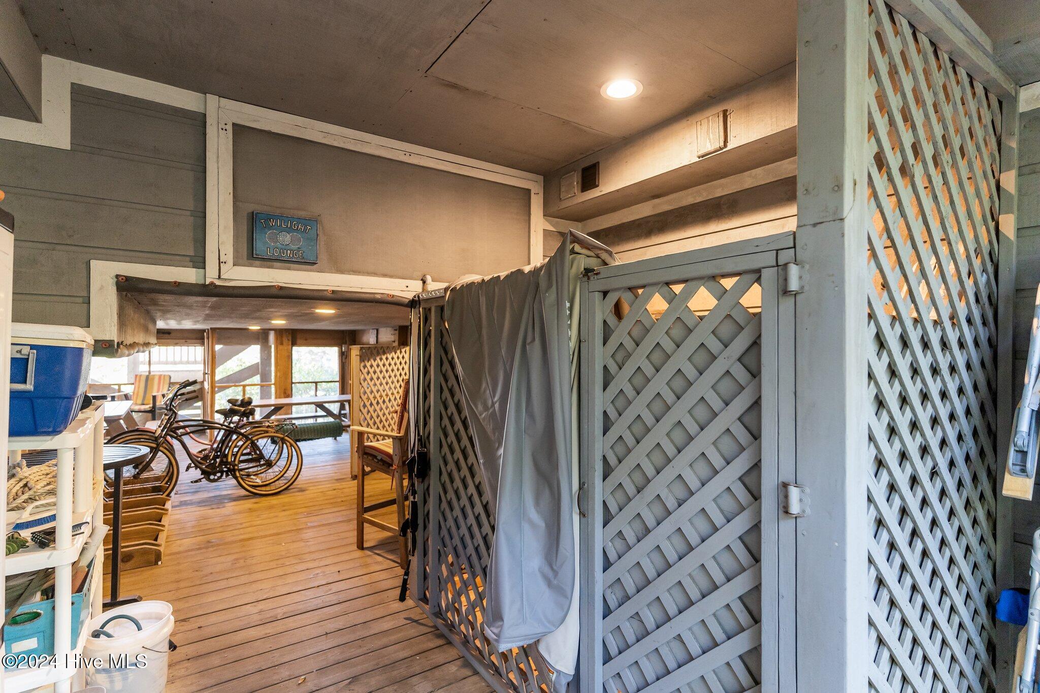 100477825 | Photo 50