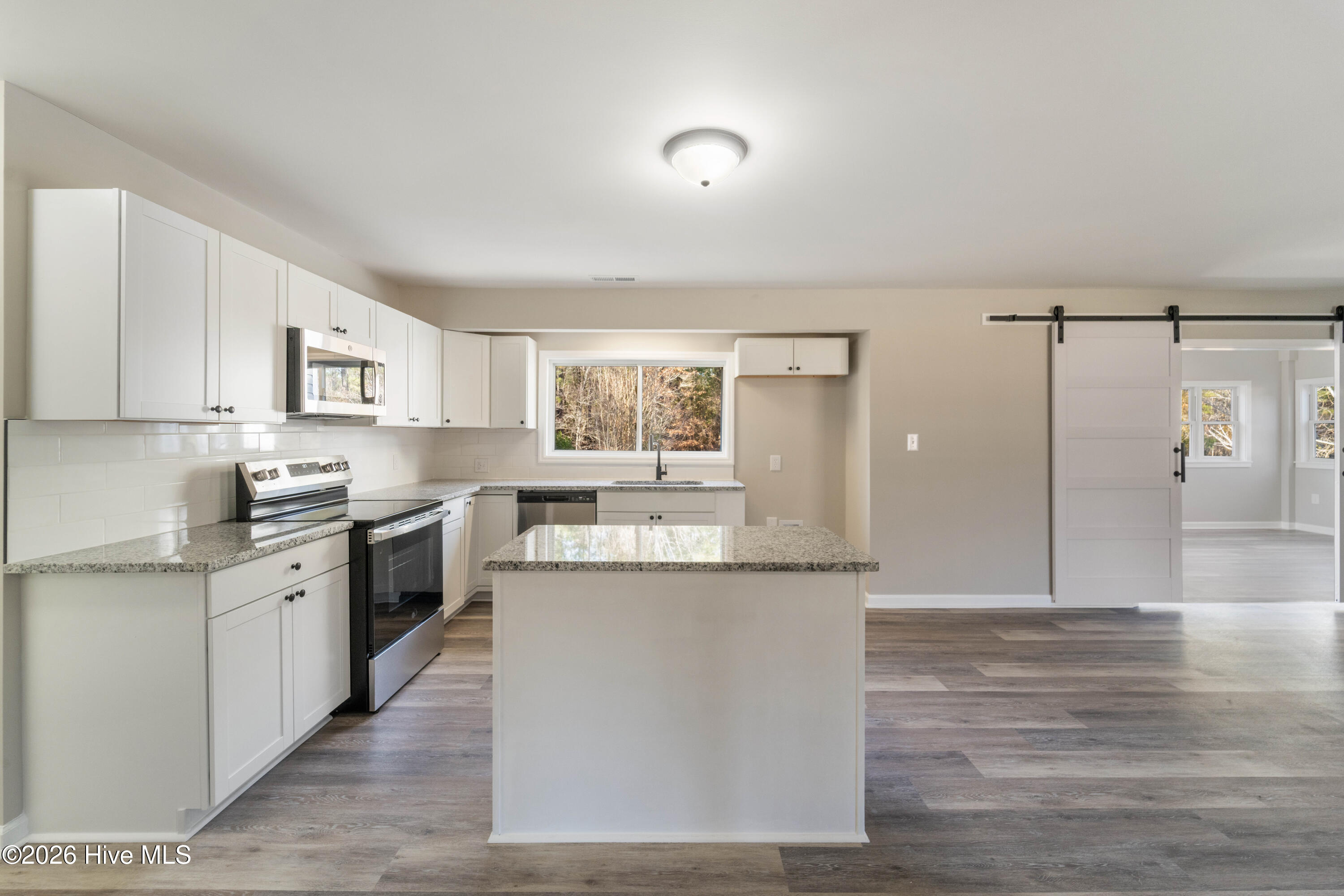 100549995 | Photo 11