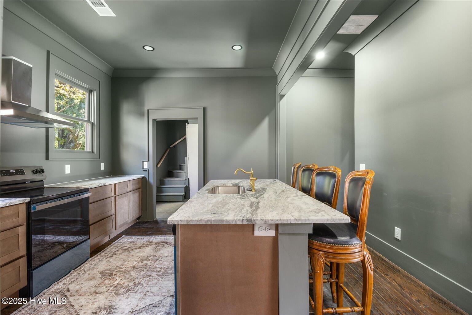 100537963 | Photo 30