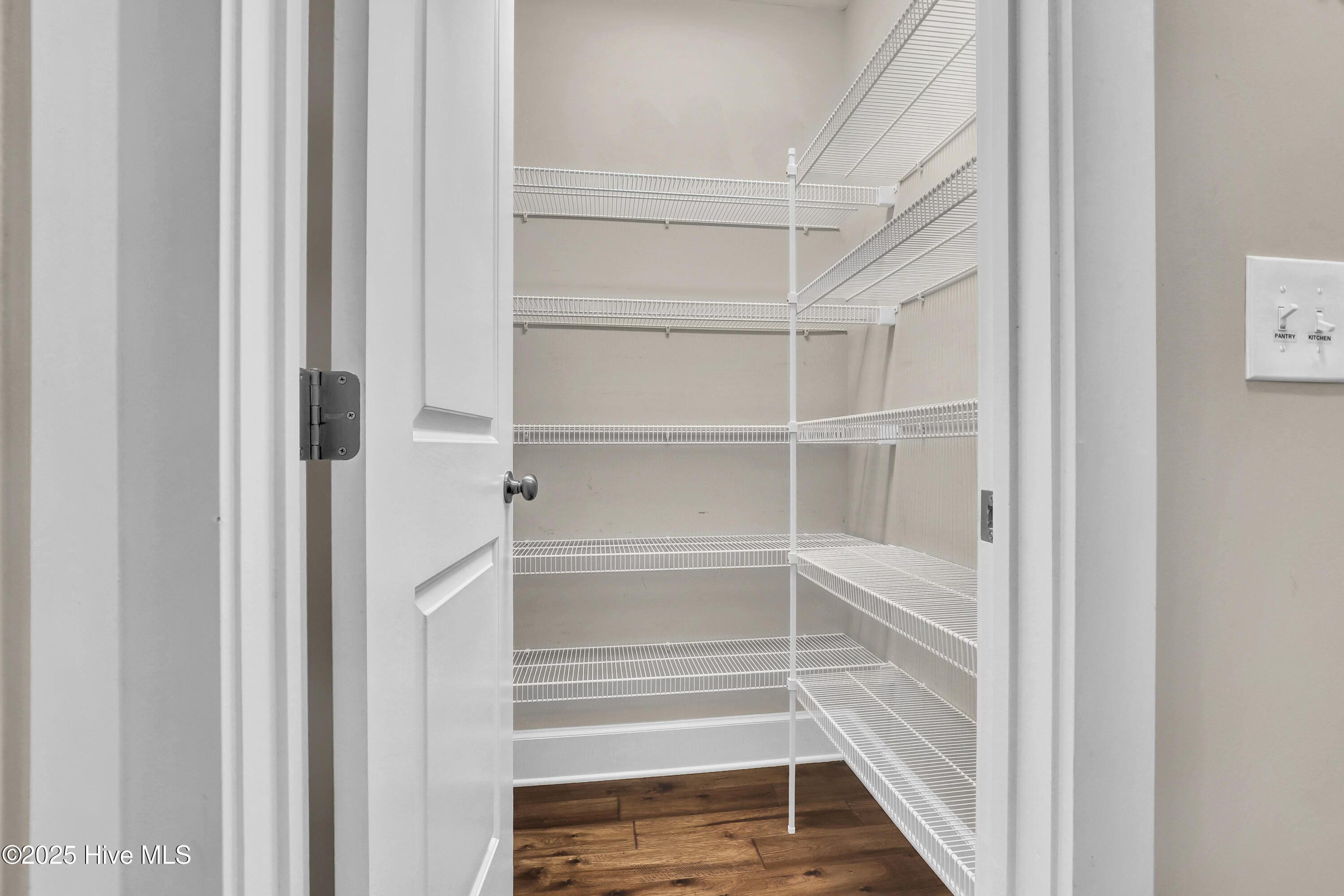 100565808 | Photo 15