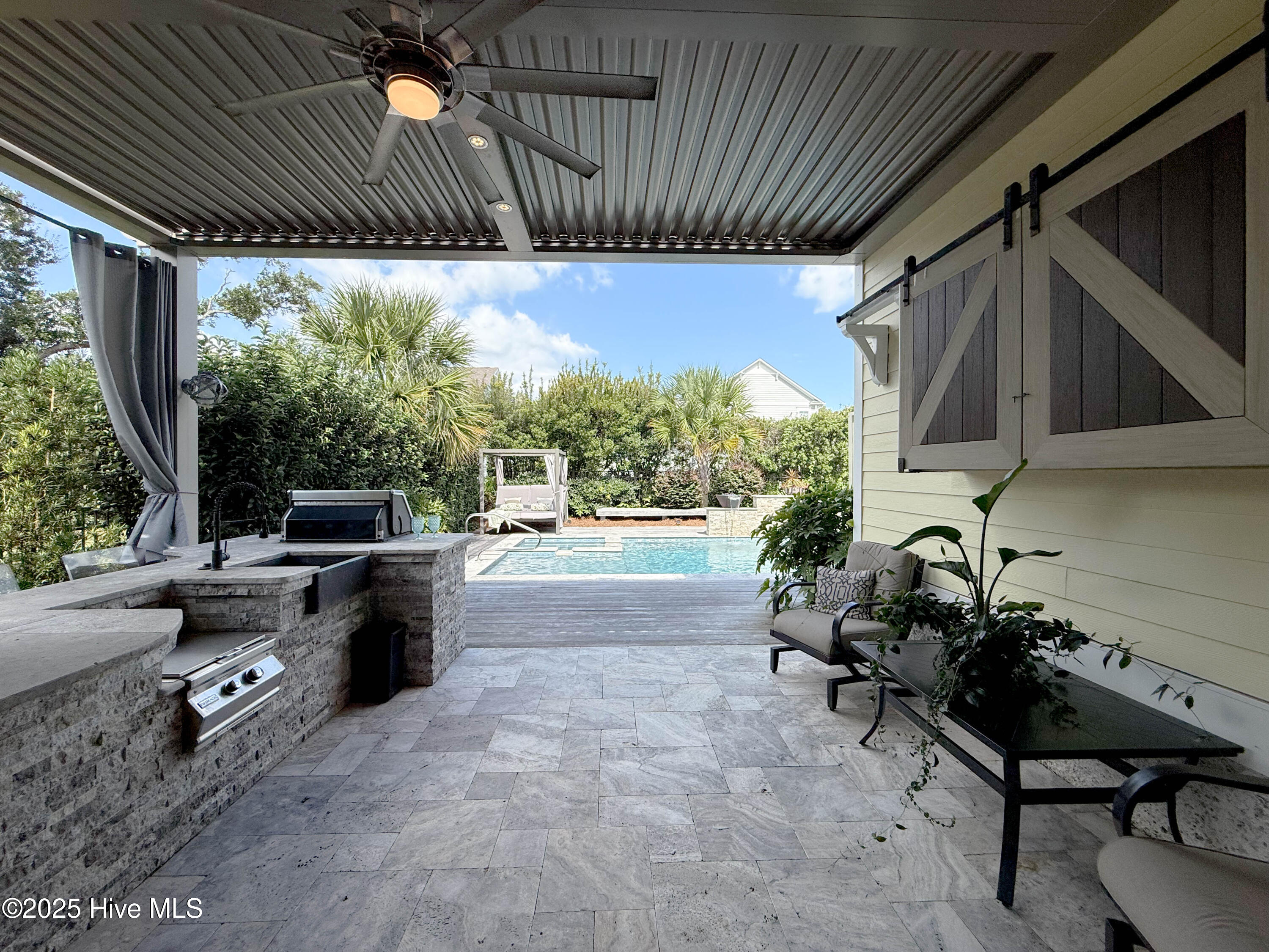 100534073 | Photo 26