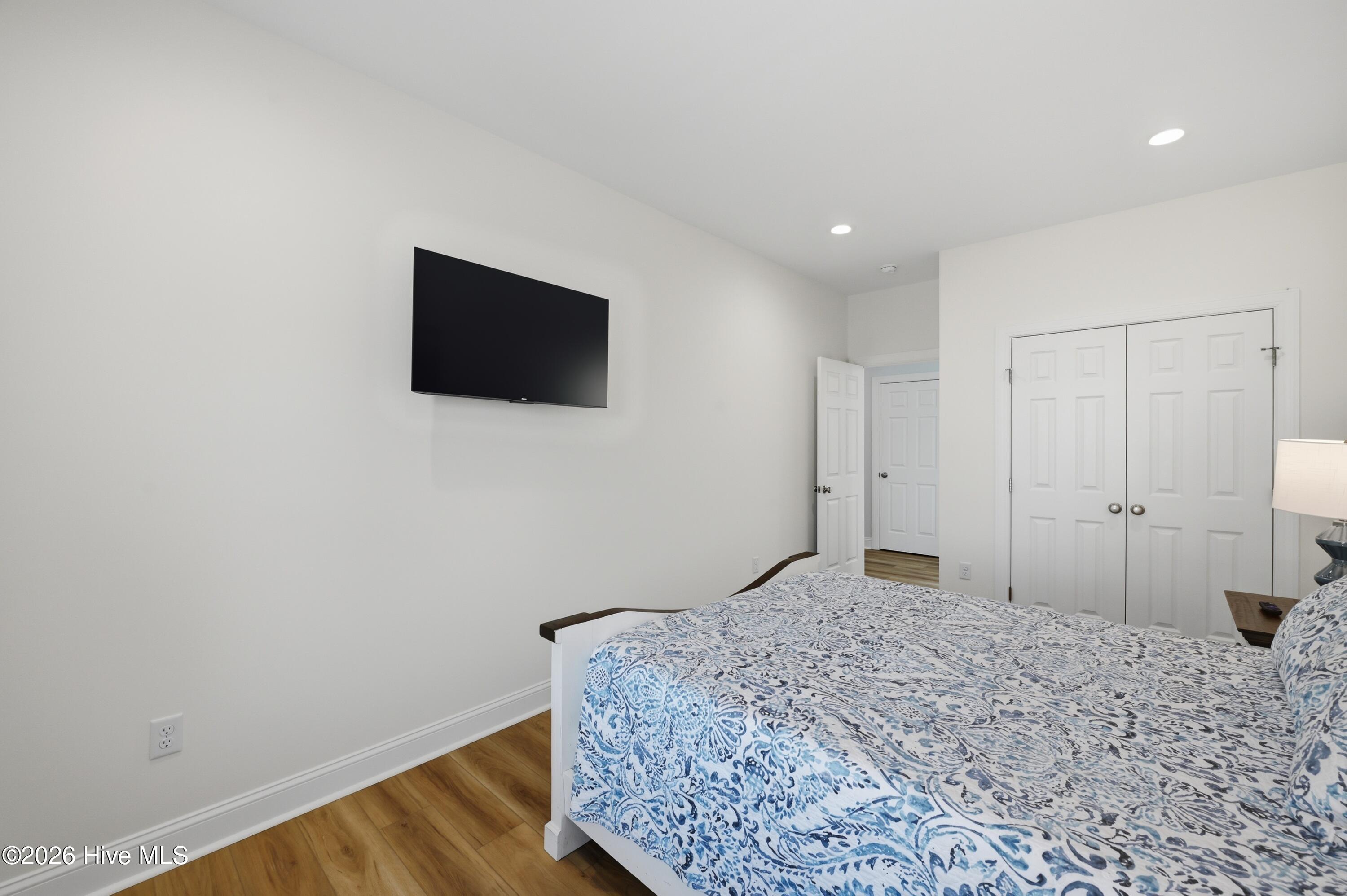 100561977 | Photo 33