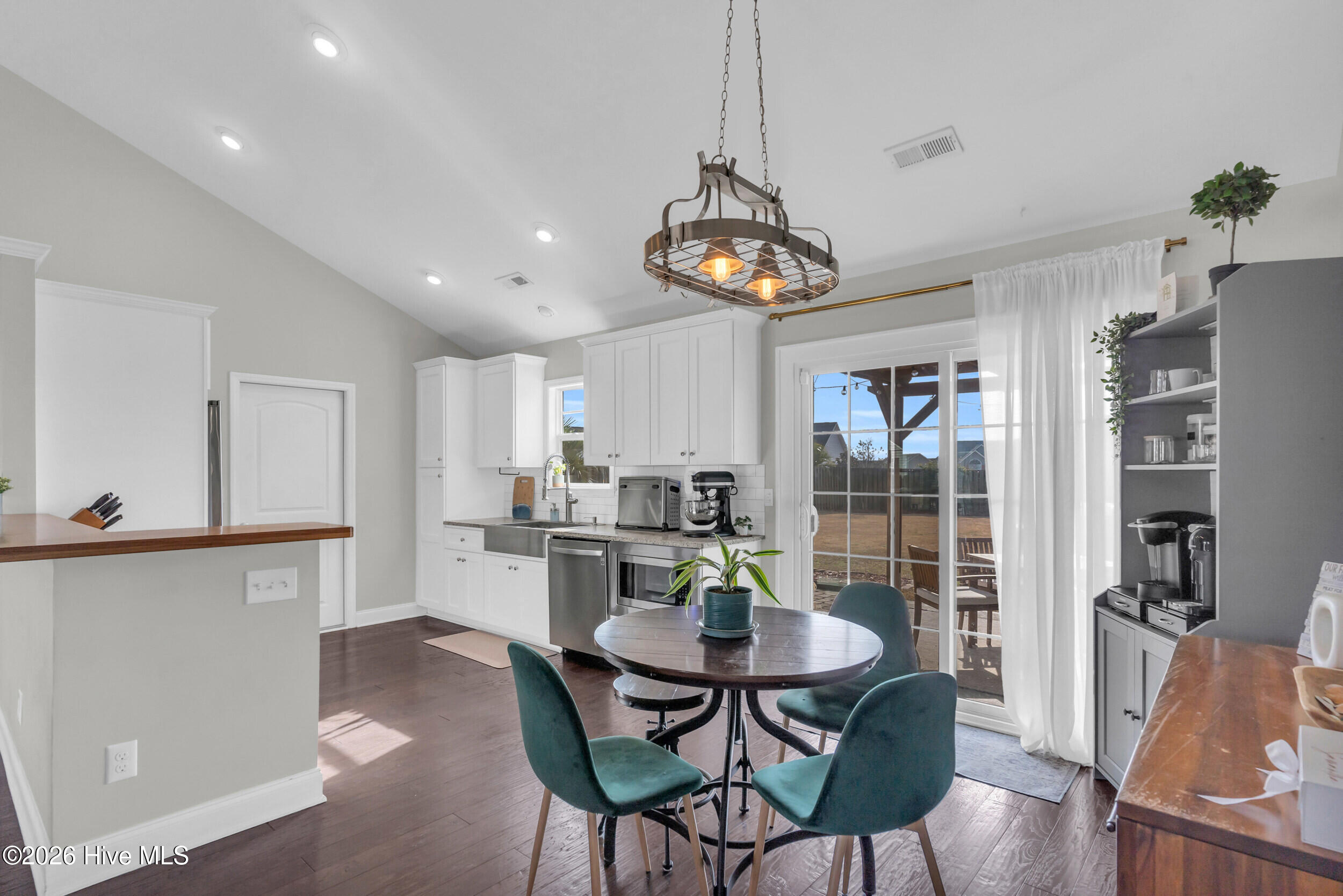 100548167 | Photo 20