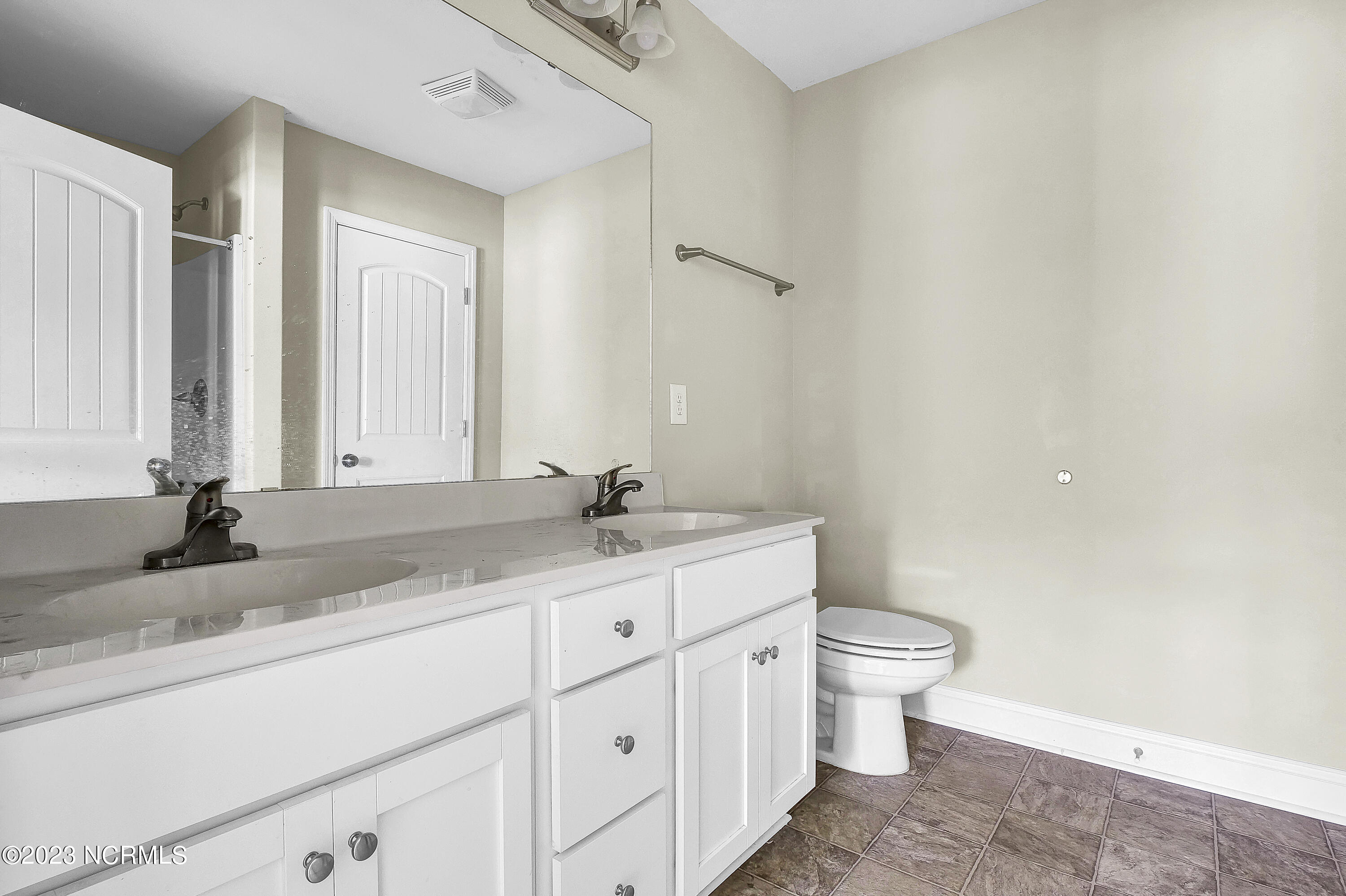 100565122 | Photo 15