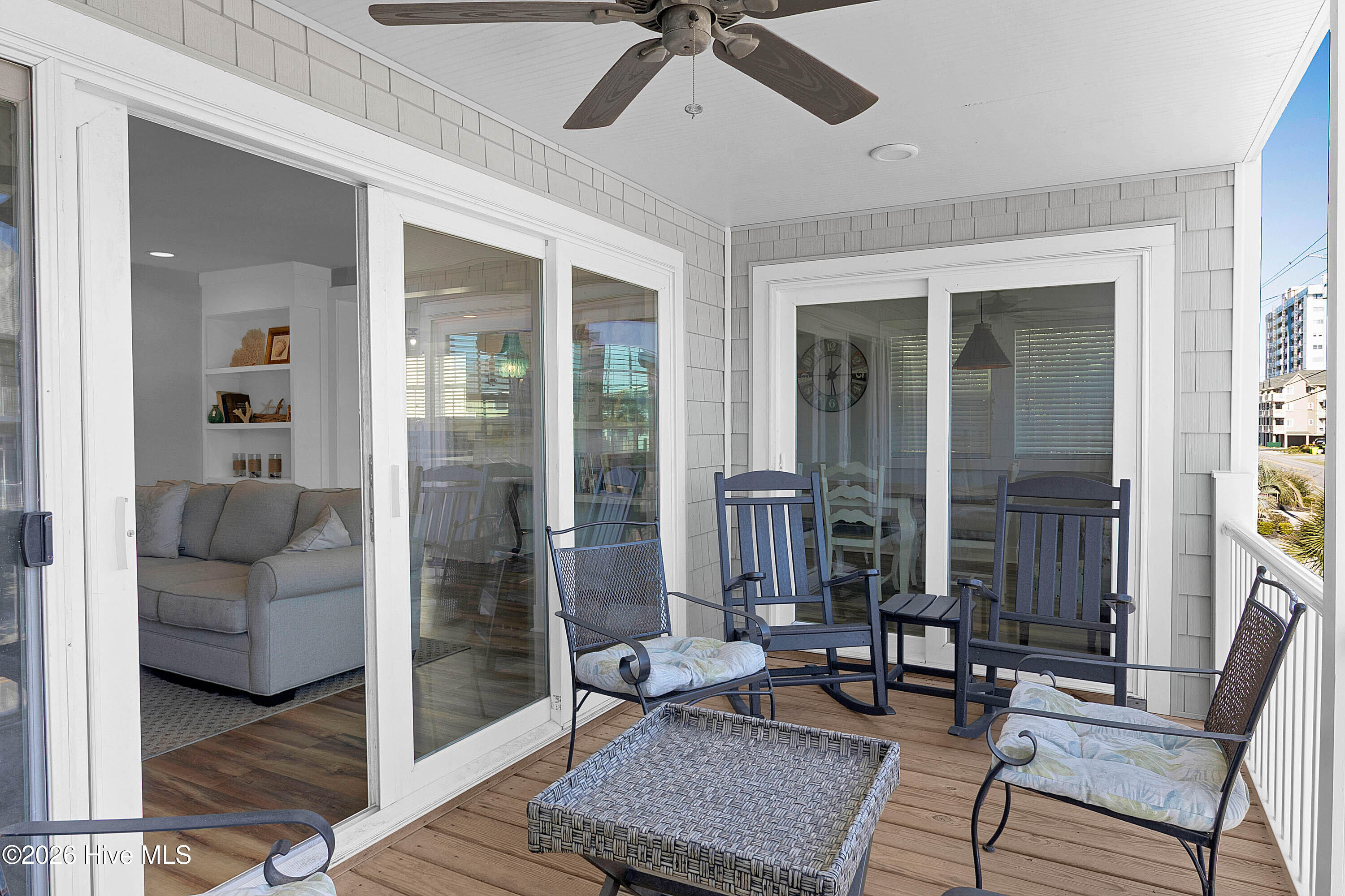 100550780 | Photo 45