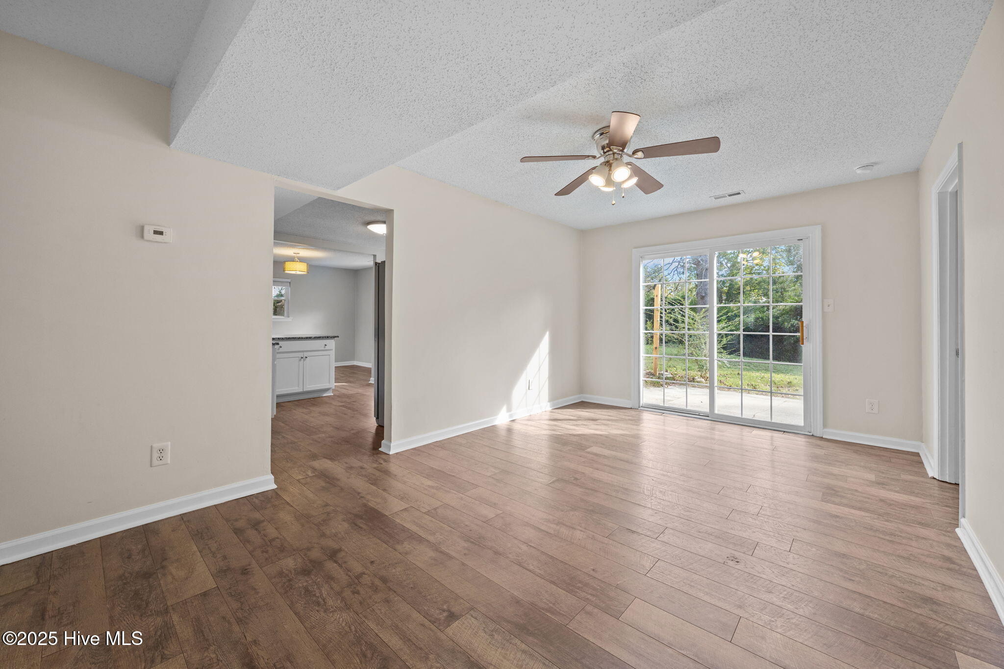 100539019 | Photo 14