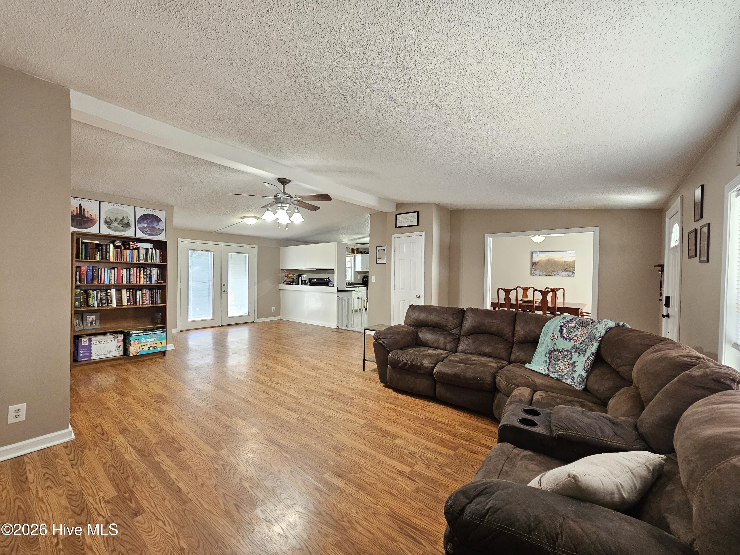 100561319 | Photo 16