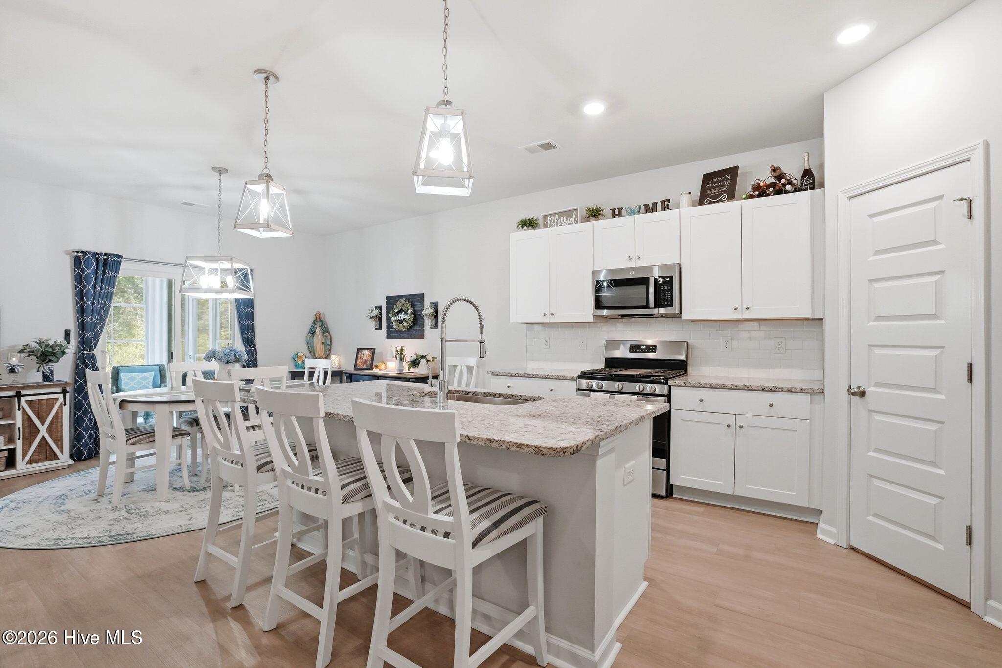 100560764 | Photo 11