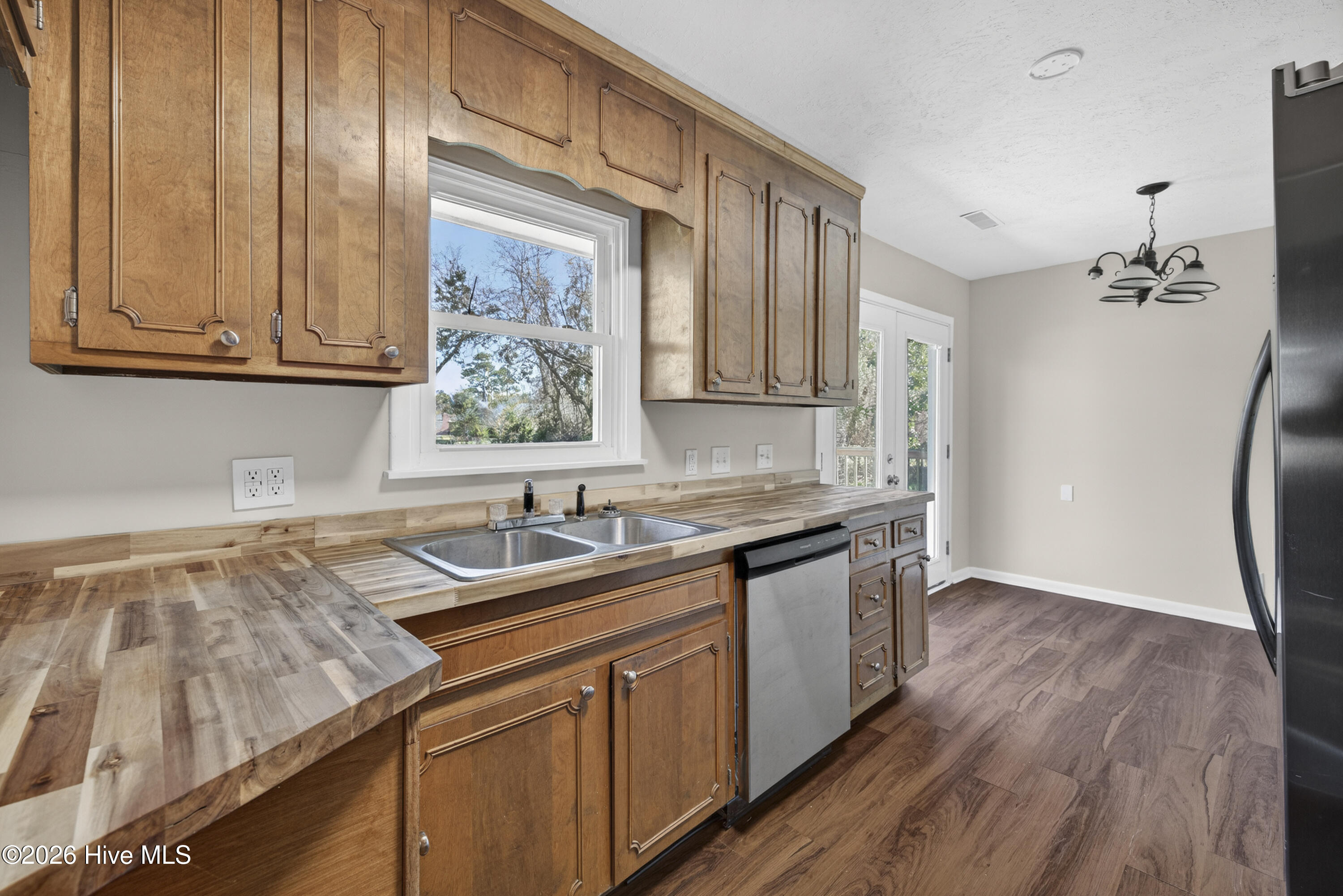 100560540 | Photo 12