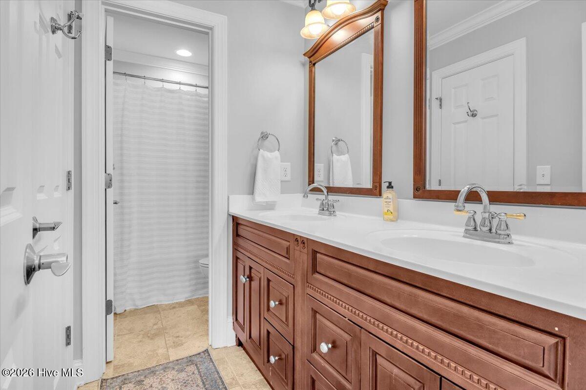 100565920 | Photo 58