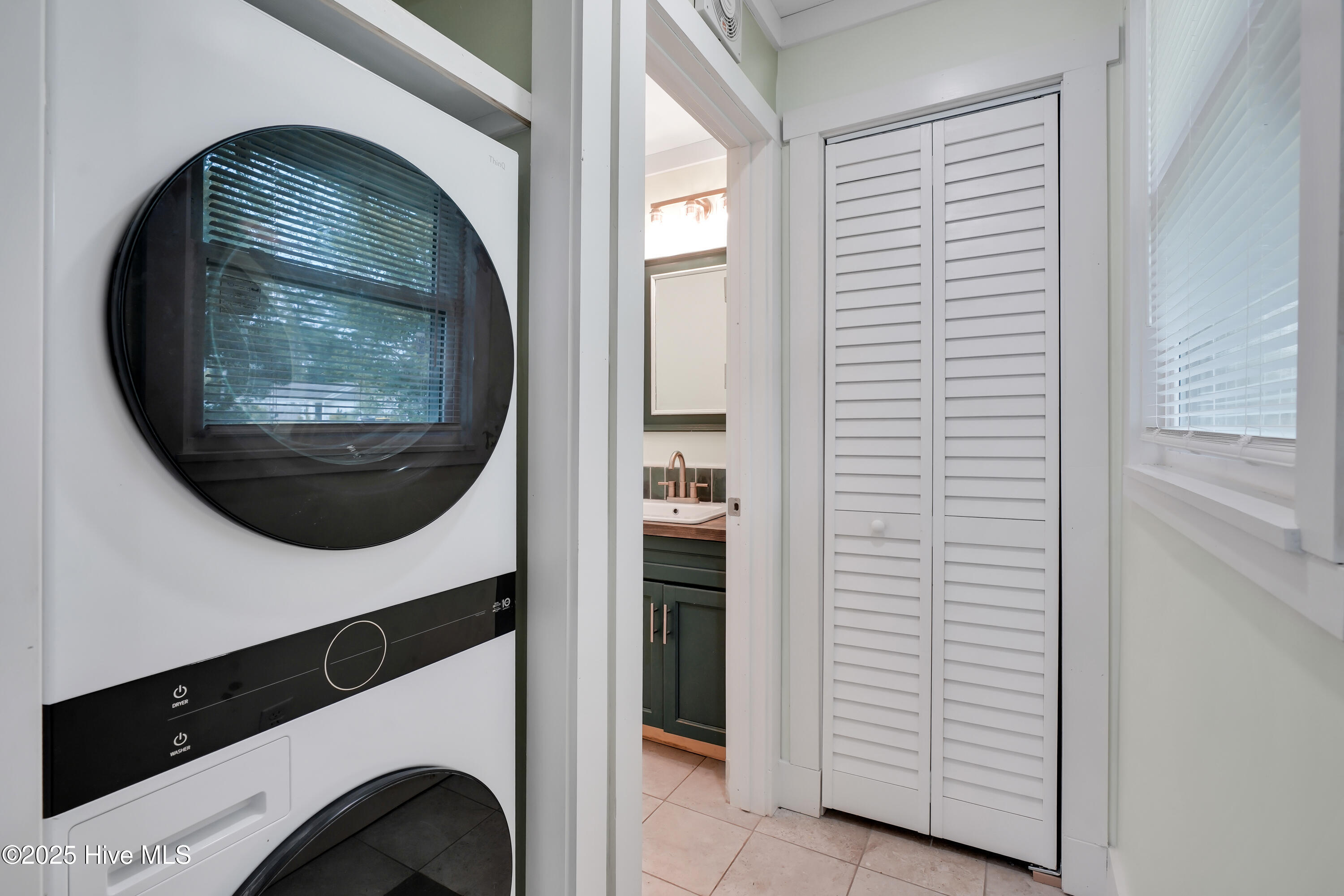 100530098 | Photo 32