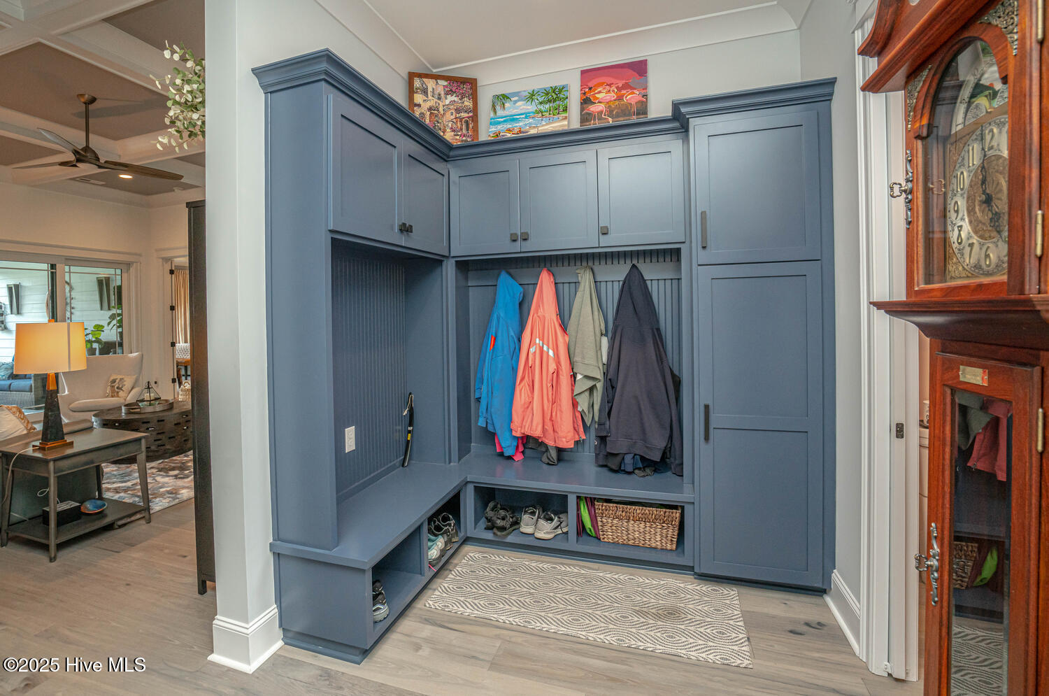 100547698 | Photo 40